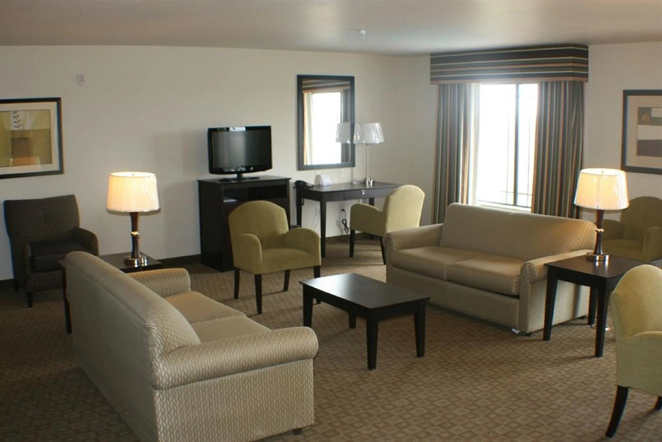 TV and multimedia in GreenTree Inn and Suites Florence, AZ