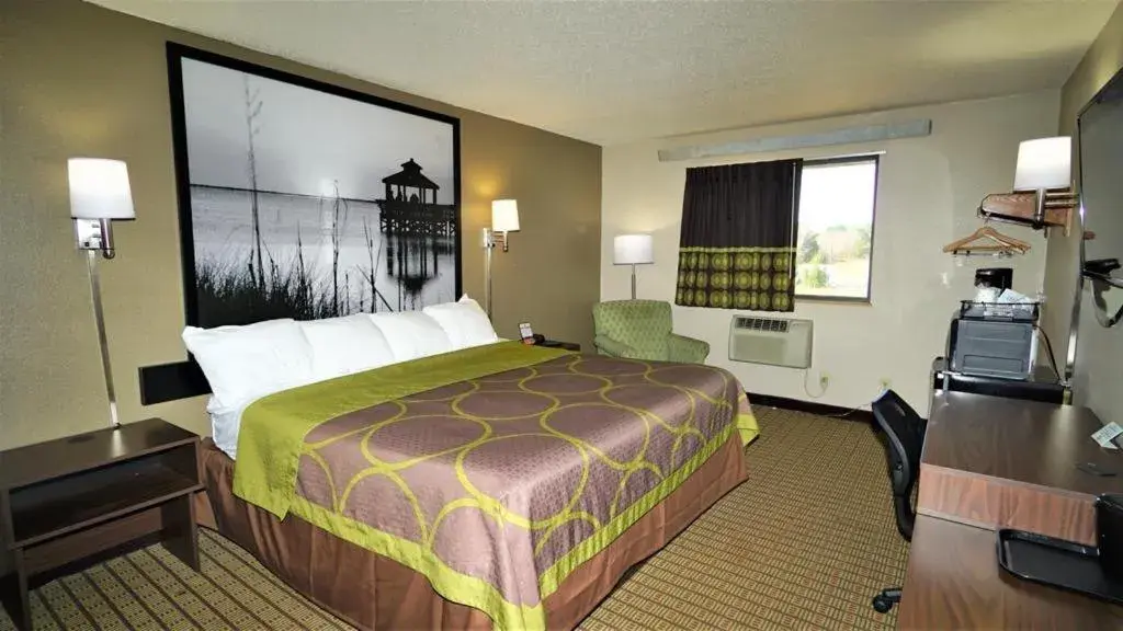King Room - Non-Smoking in Super 8 by Wyndham Greenville King Room - Non-Smoking in Super 8 by Wyndham Greenville