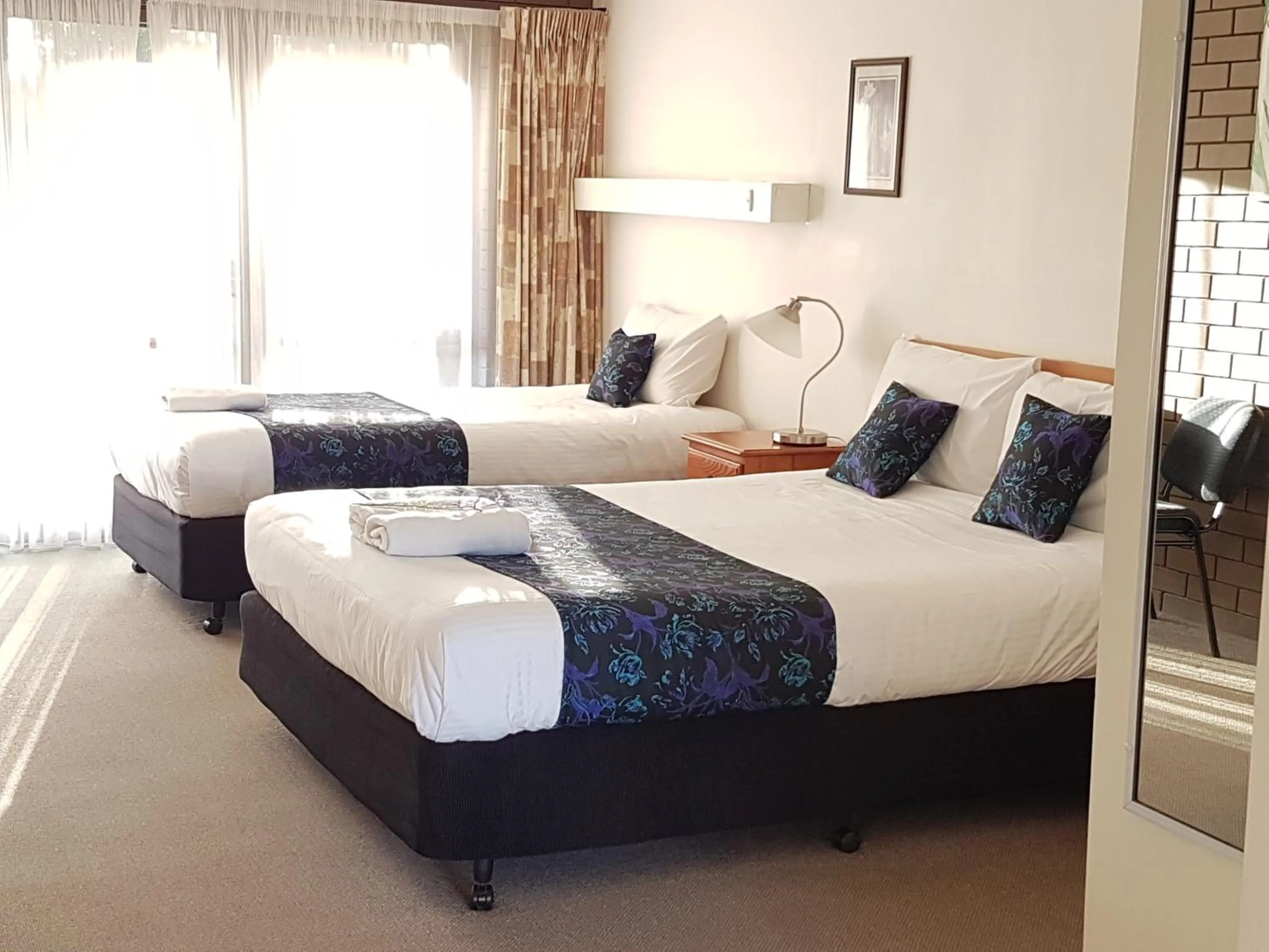 Photo of the whole room, Bed in Barooga Country Inn Motel