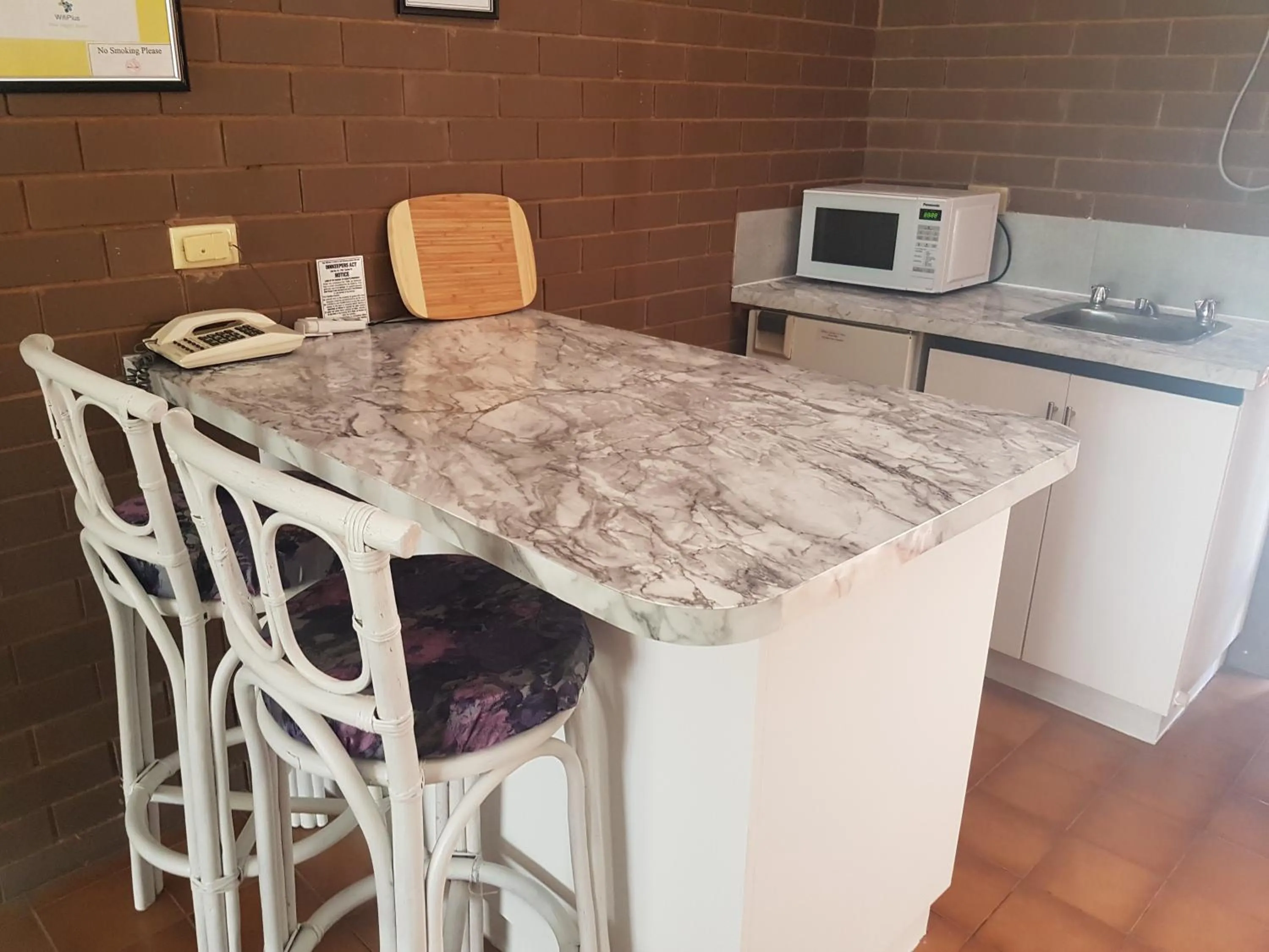 Kitchen or kitchenette in Barooga Country Inn Motel