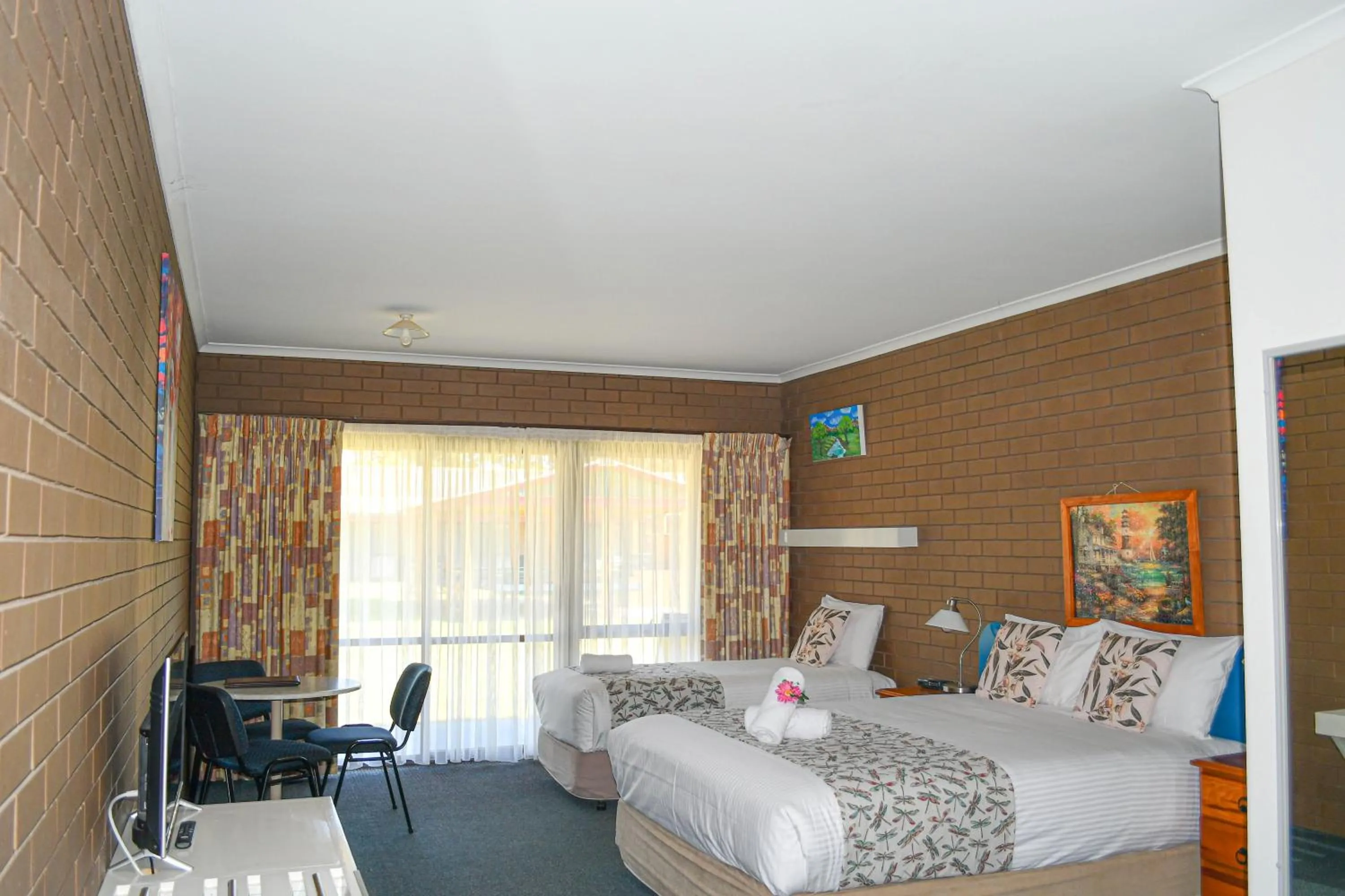 Photo of the whole room, Bed in Barooga Country Inn Motel