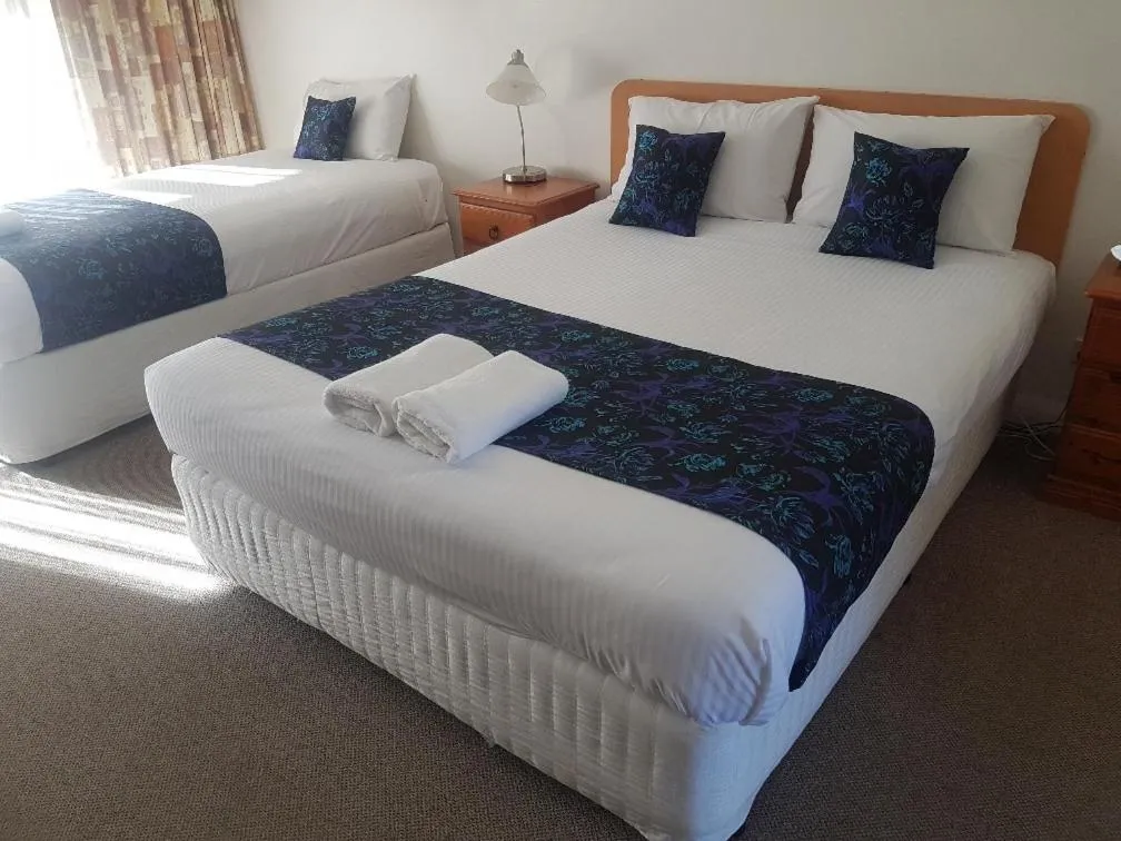 Bed in Barooga Country Inn Motel