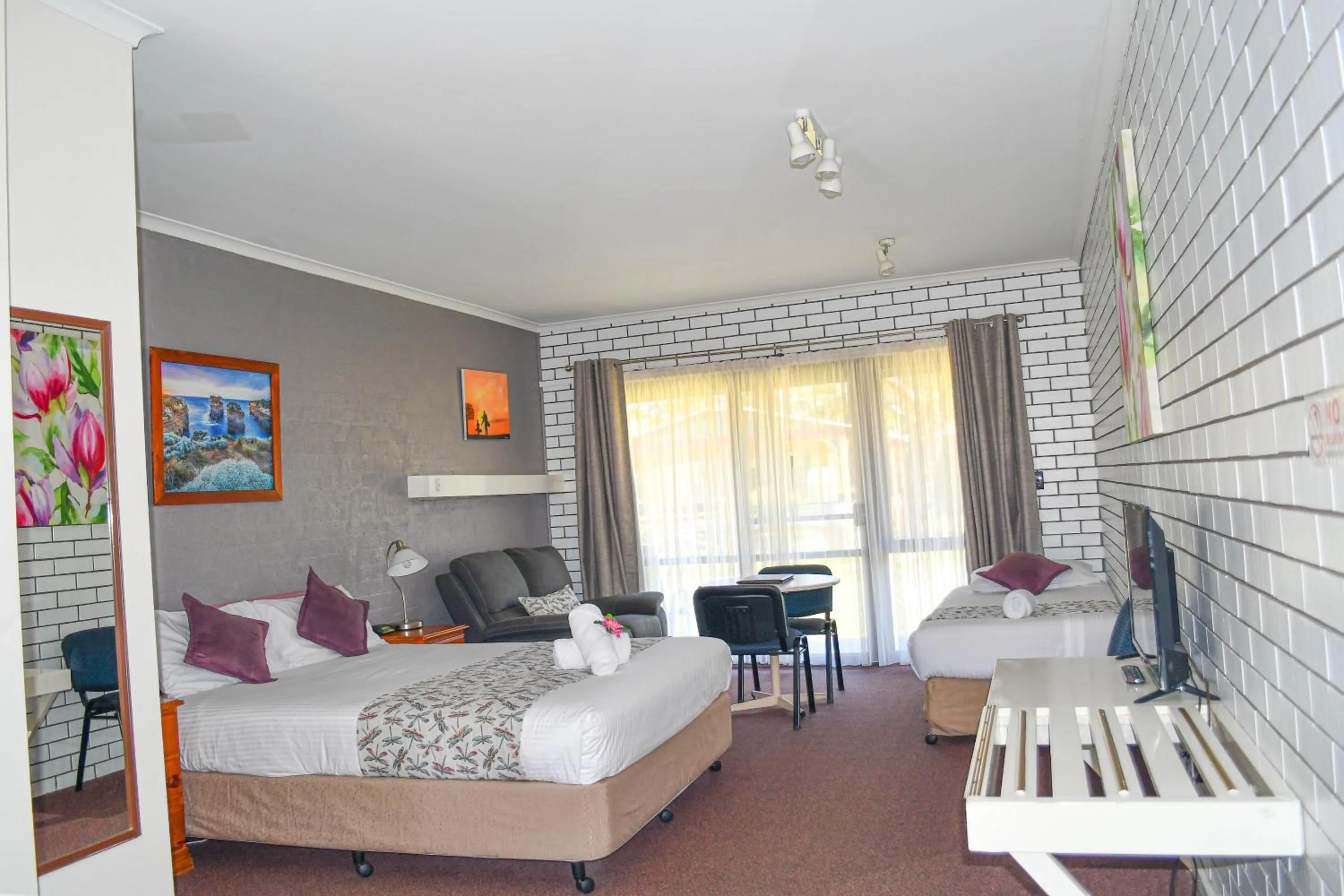 Living room, Bed in Barooga Country Inn Motel