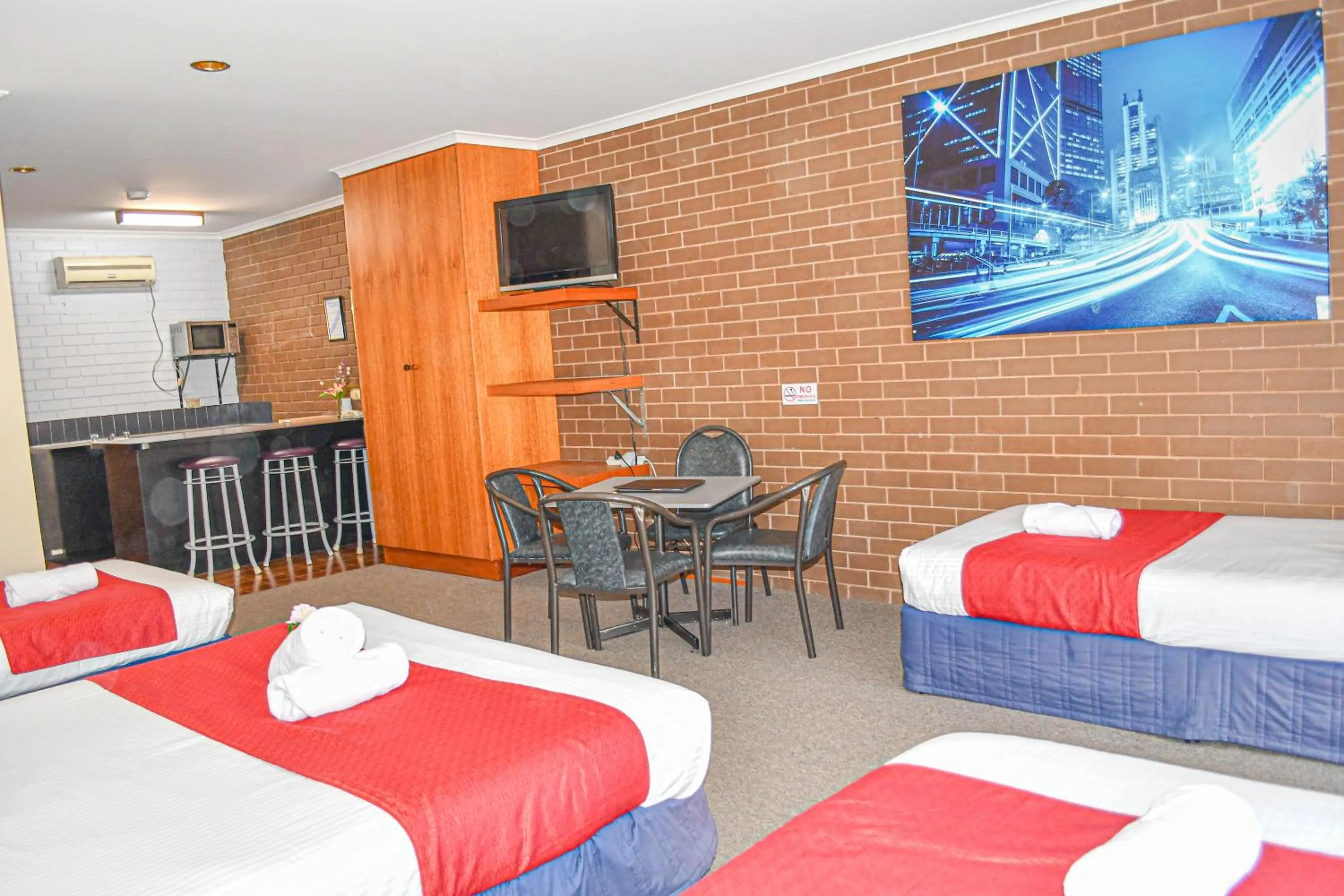 Photo of the whole room, Bed in Barooga Country Inn Motel