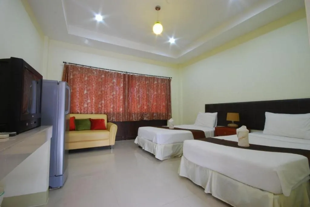 Photo of the whole room, Bed in Buathong Place