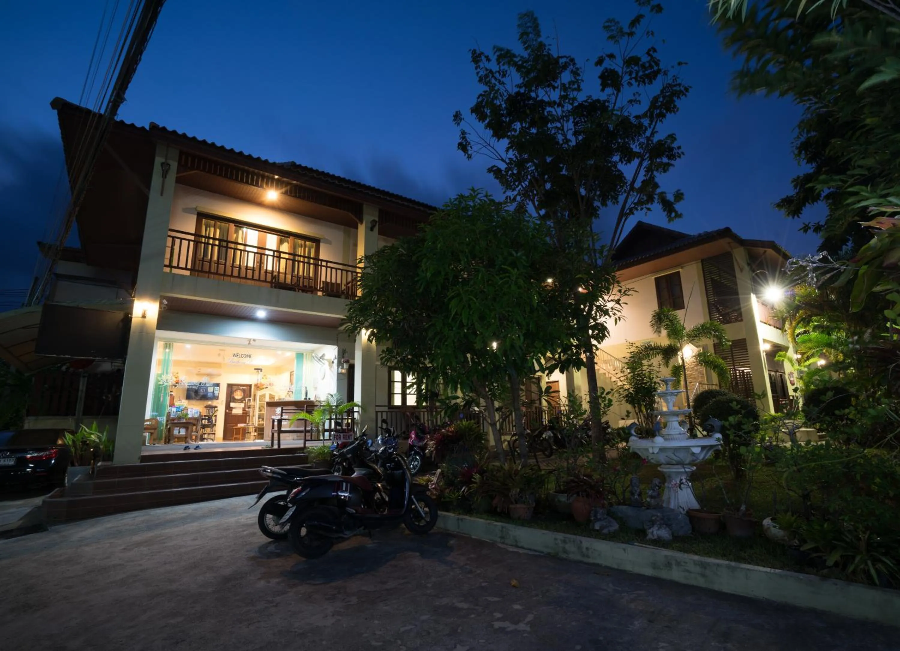 Facade/entrance in Buathong Place