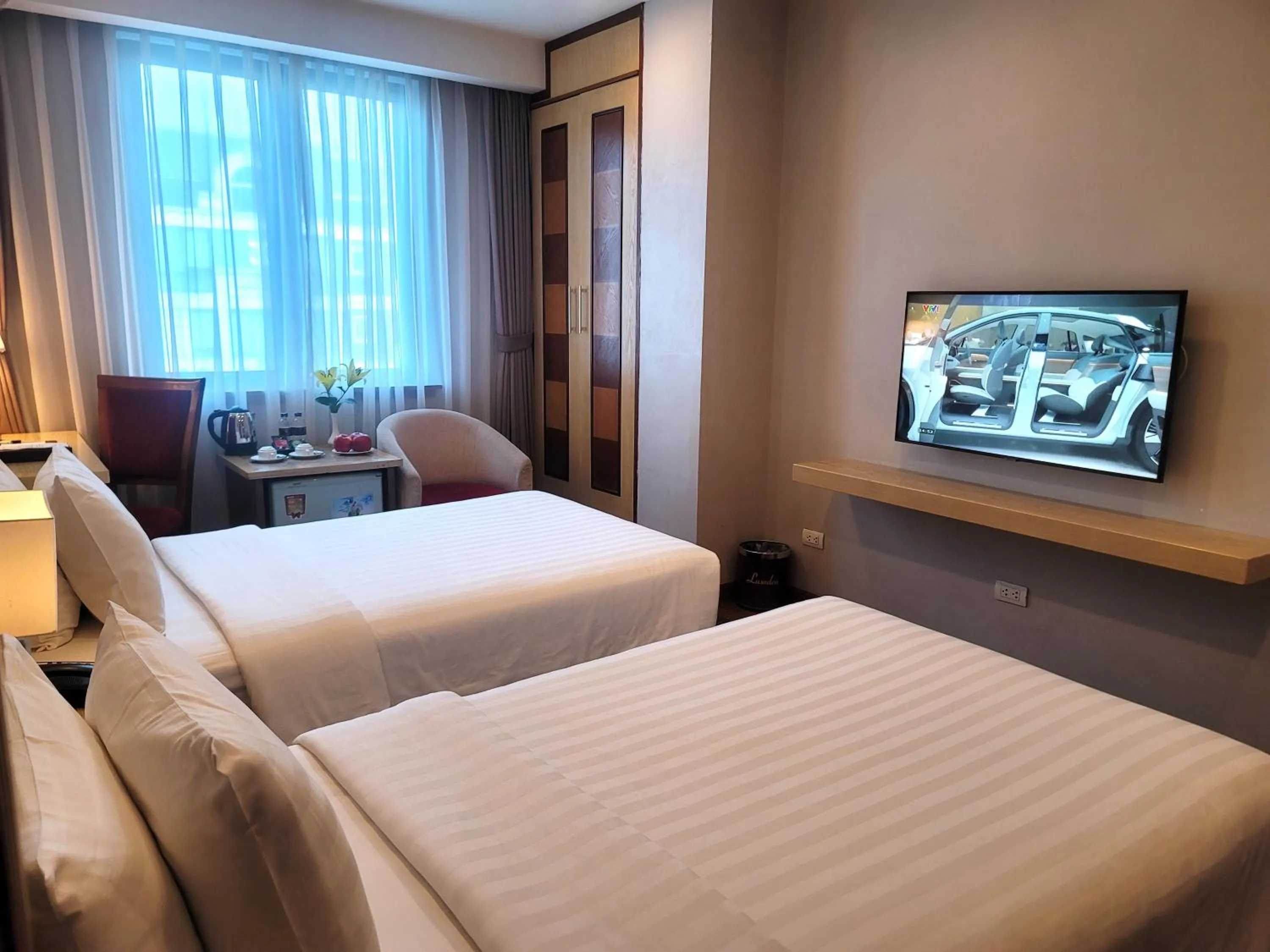 Communal lounge/ TV room, Bed in Luxeden Hotel Hanoi