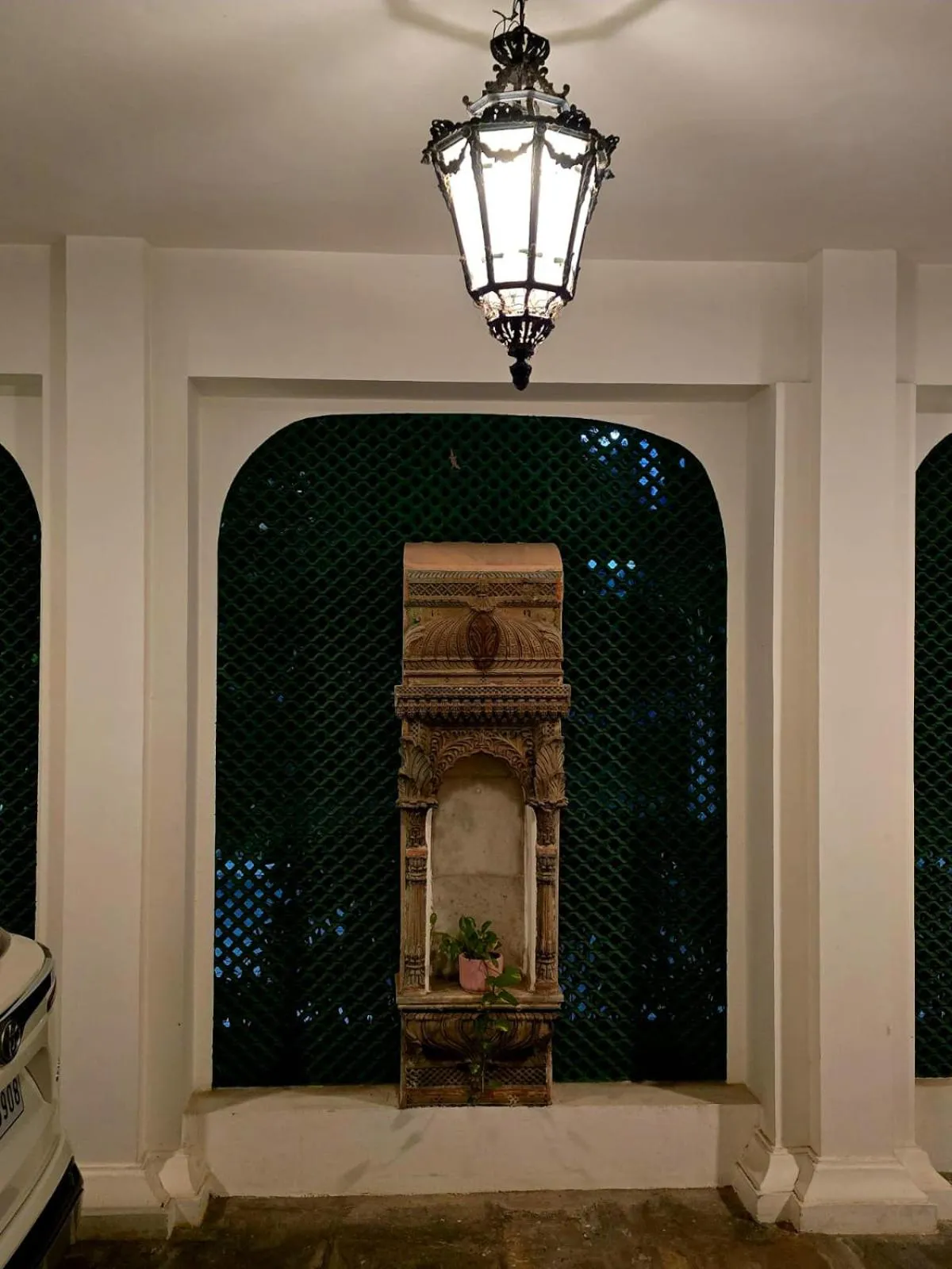 Facade/entrance in Barwara Kothi