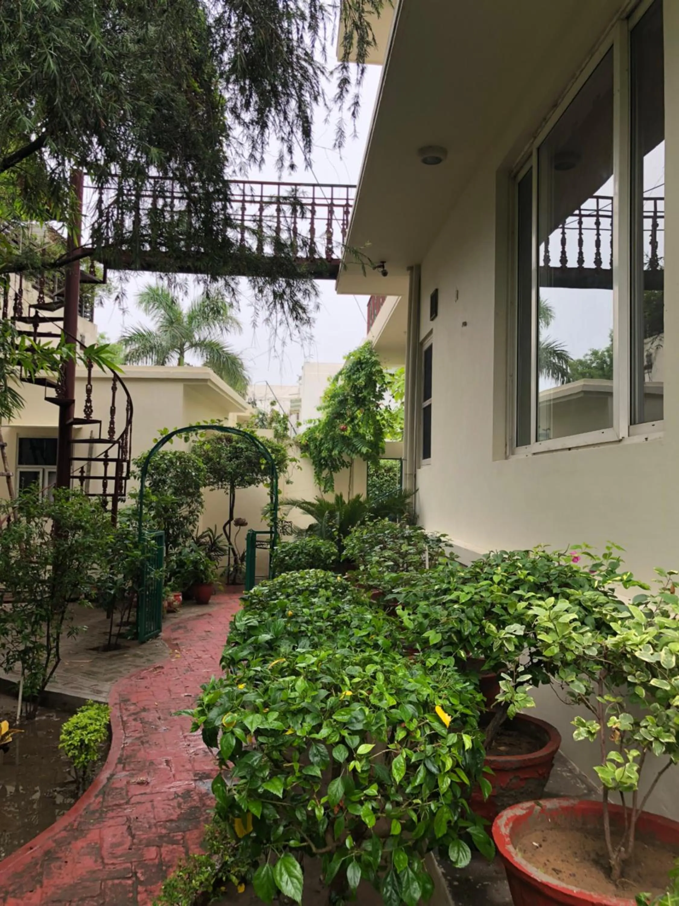 Facade/entrance in Barwara Kothi