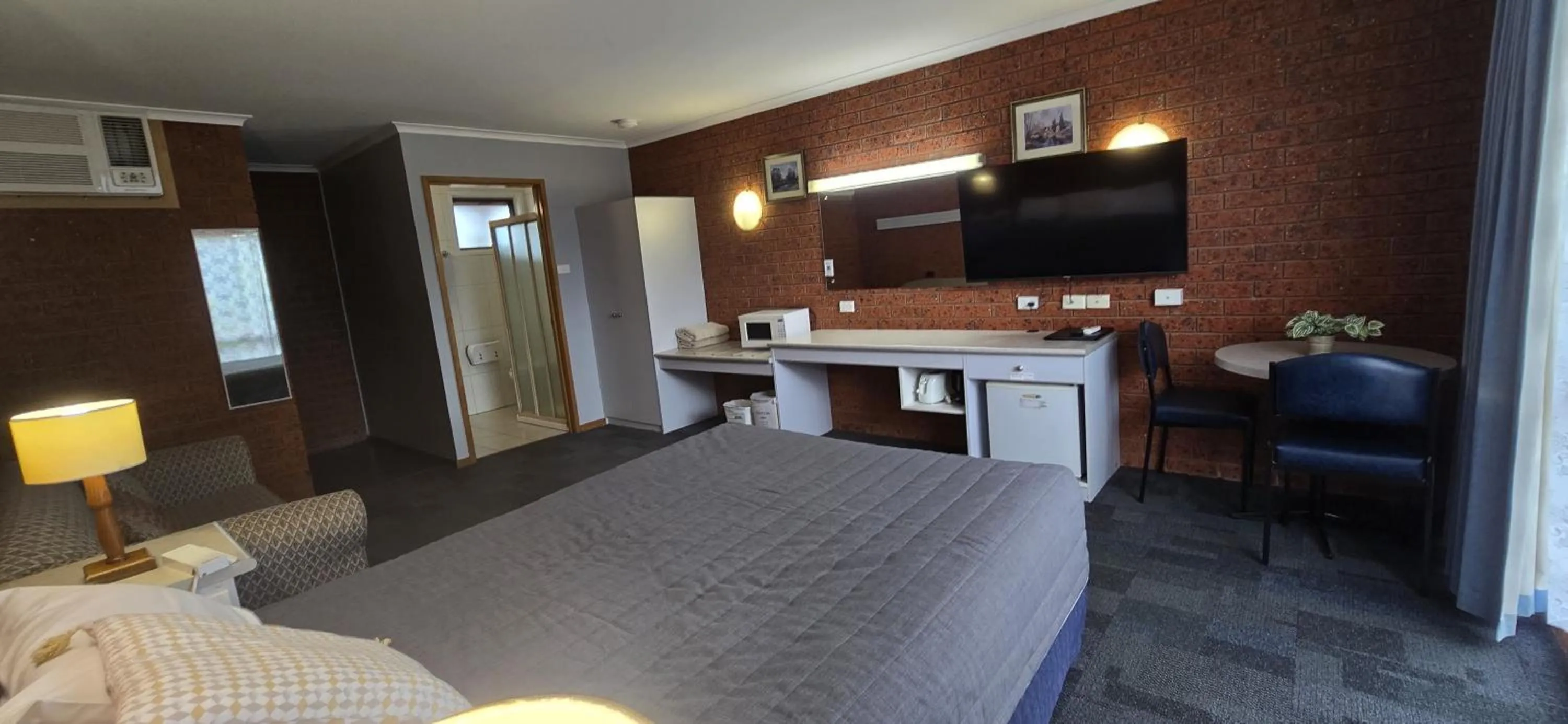 Bed in Whalers Rest Motor Inn