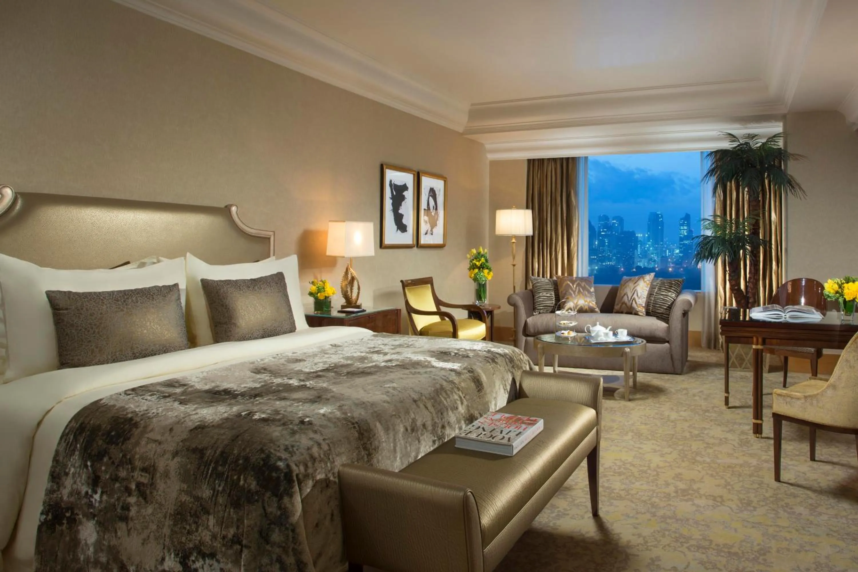 Bedroom, Bed in Hotel Mulia Senayan, Jakarta