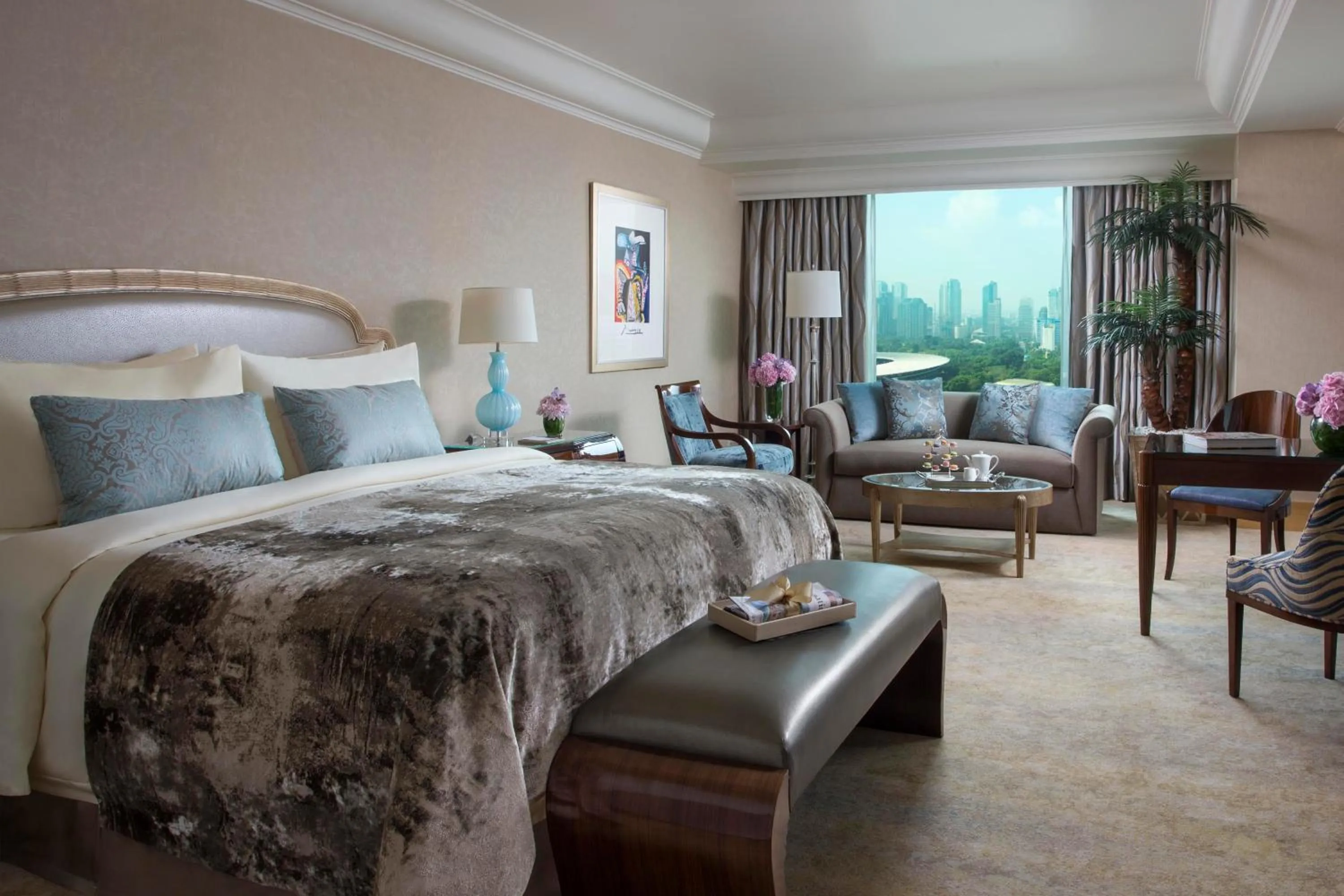 Bedroom, Bed in Hotel Mulia Senayan, Jakarta