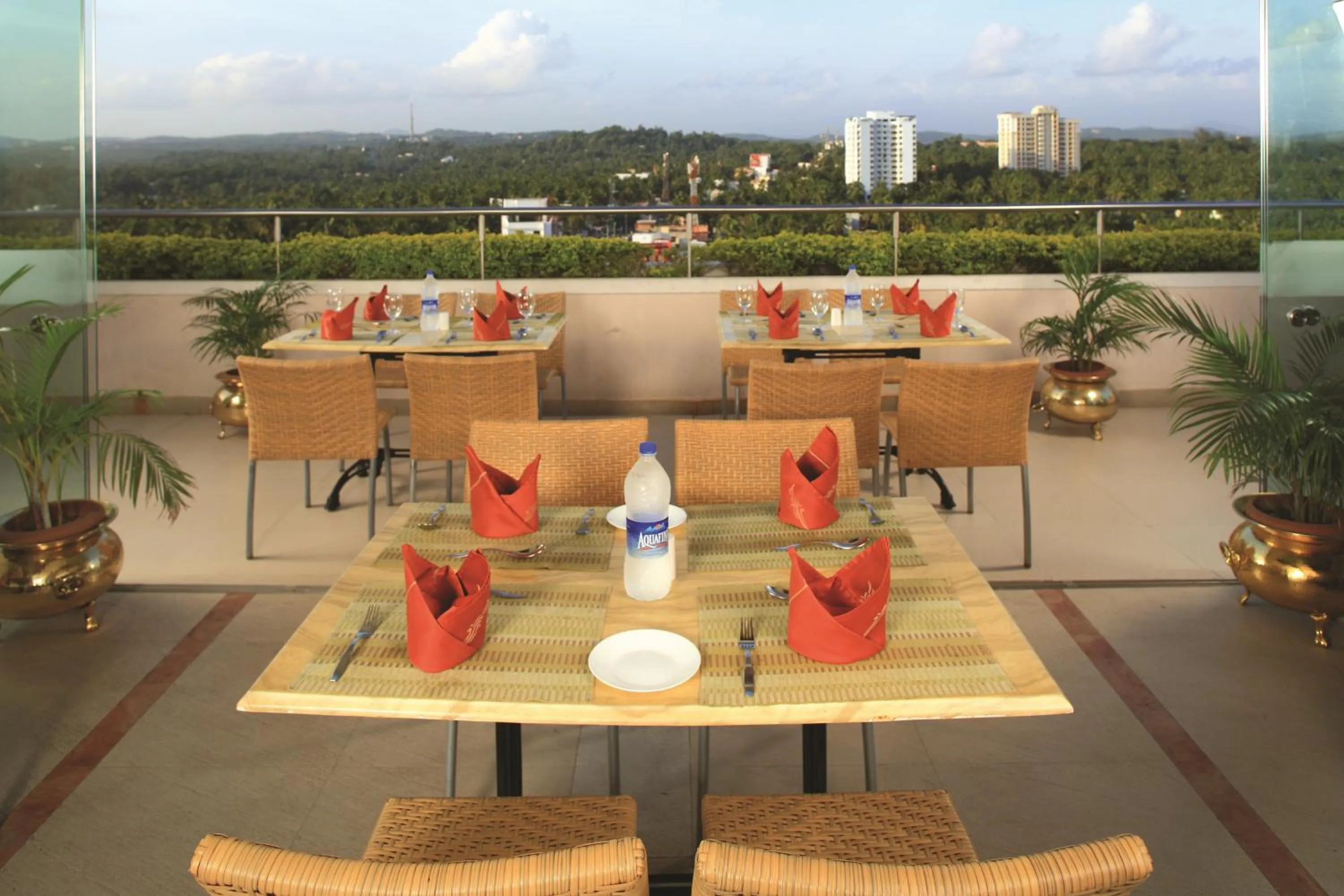 Restaurant/places to eat in Windsor Rajadhani Hotel