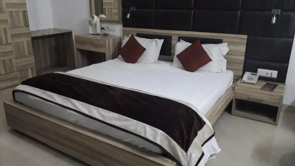 Property building, Bed in Solo Victoria Hotel