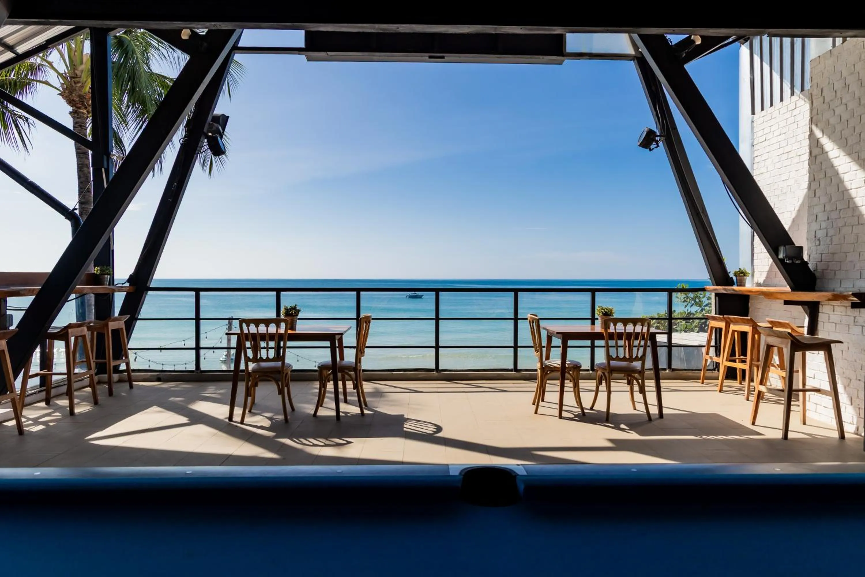 Restaurant/places to eat in Malibu Beach Resort