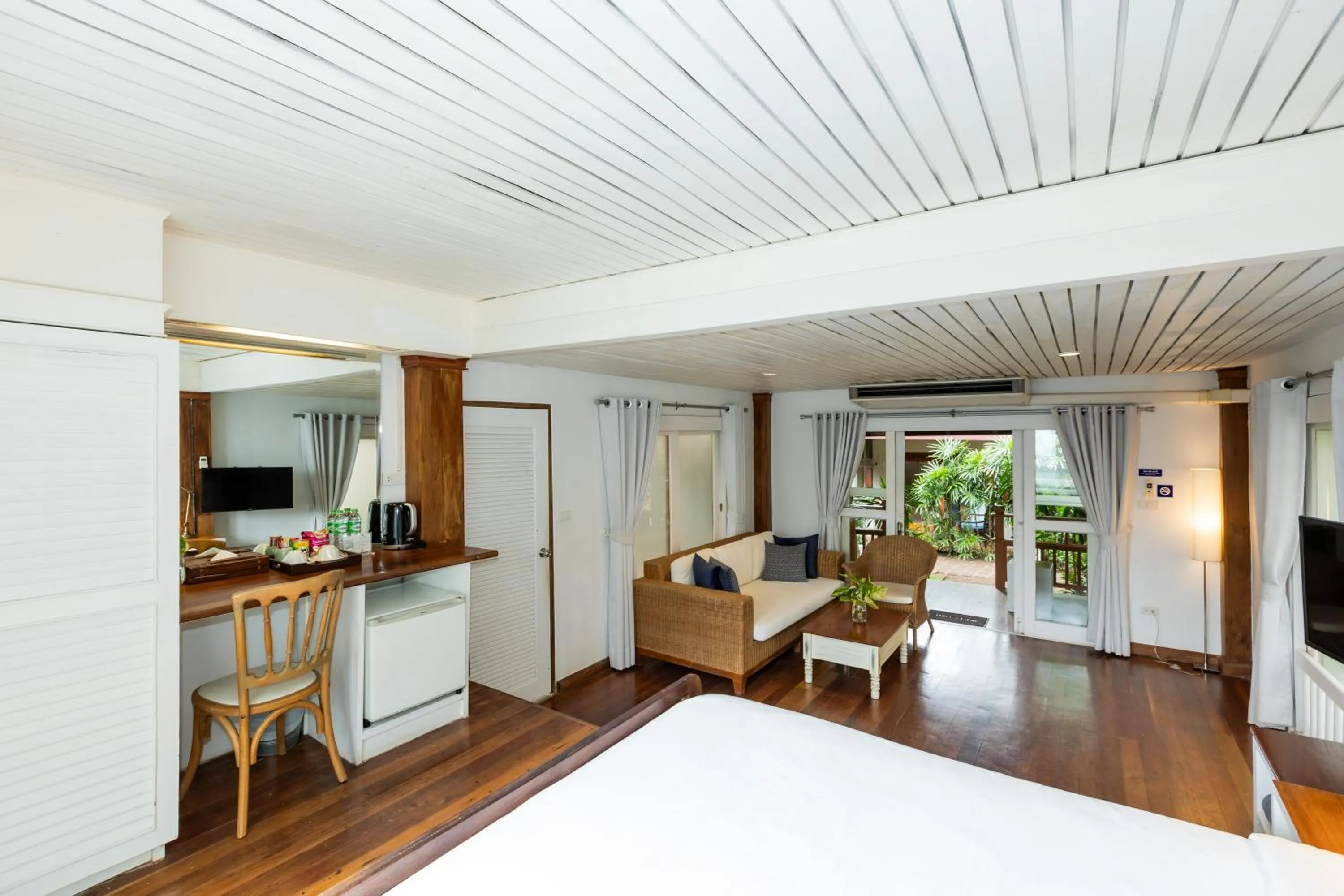 Living room, Bed in Malibu Beach Resort