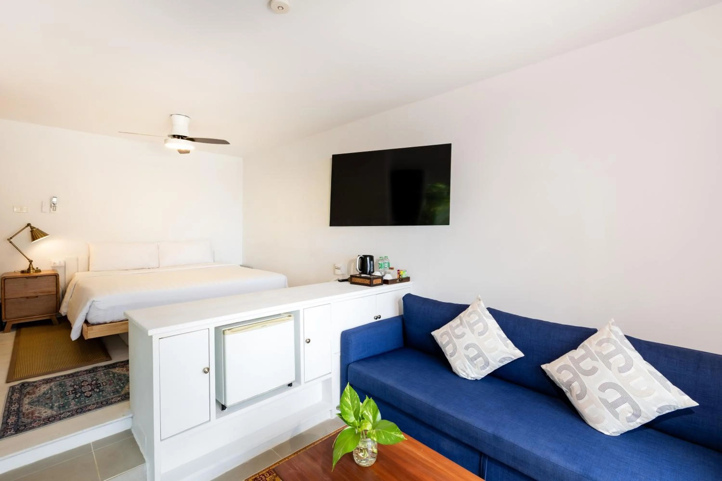 Communal lounge/ TV room in Malibu Beach Resort