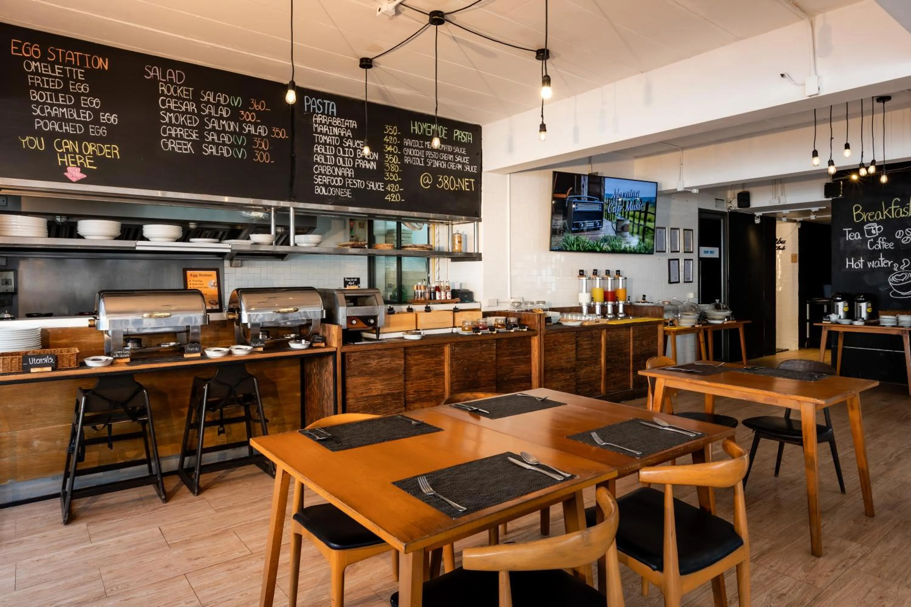 Restaurant/places to eat in Malibu Beach Resort