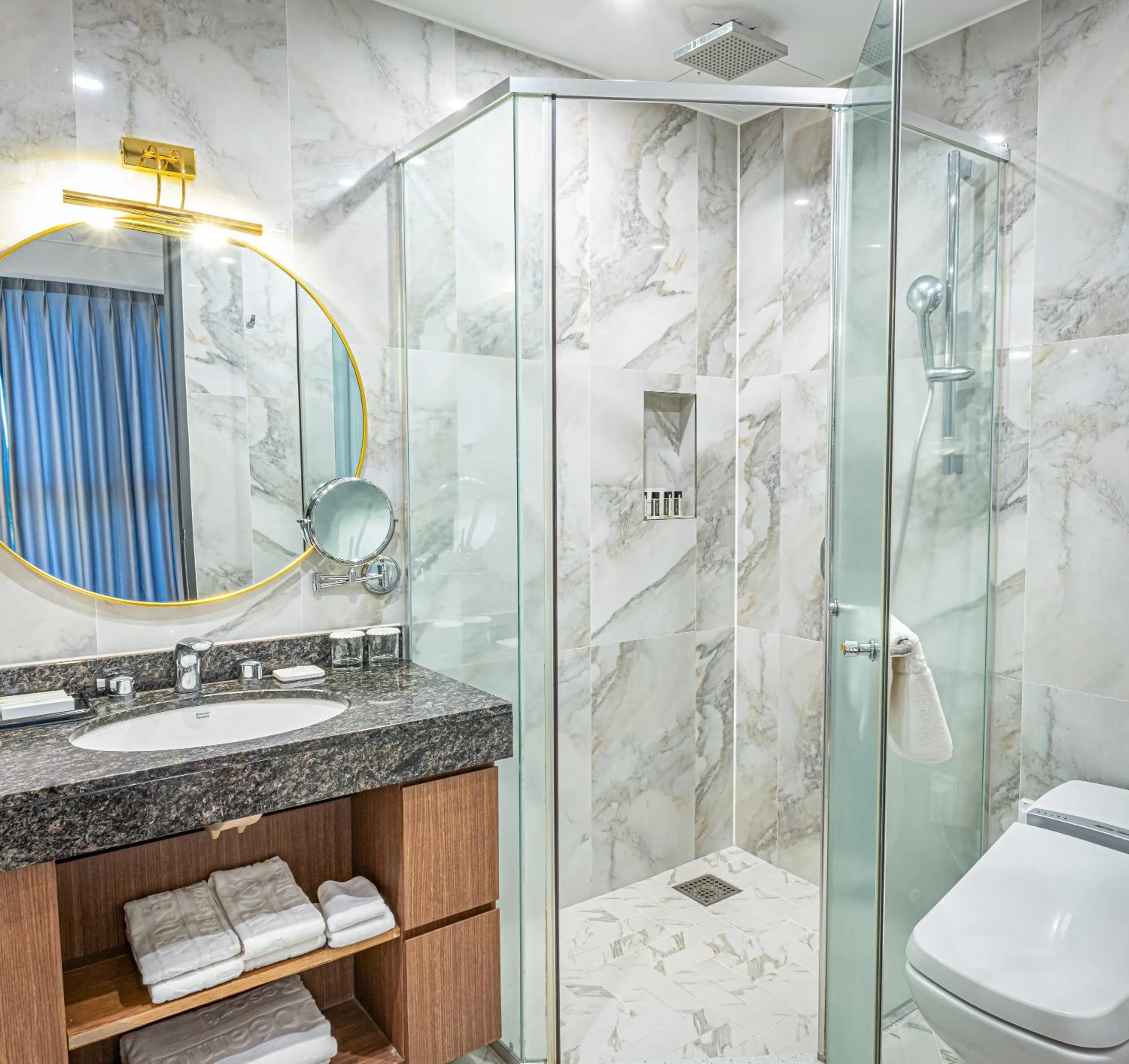 Bathroom in Dyne Oceano Hotel