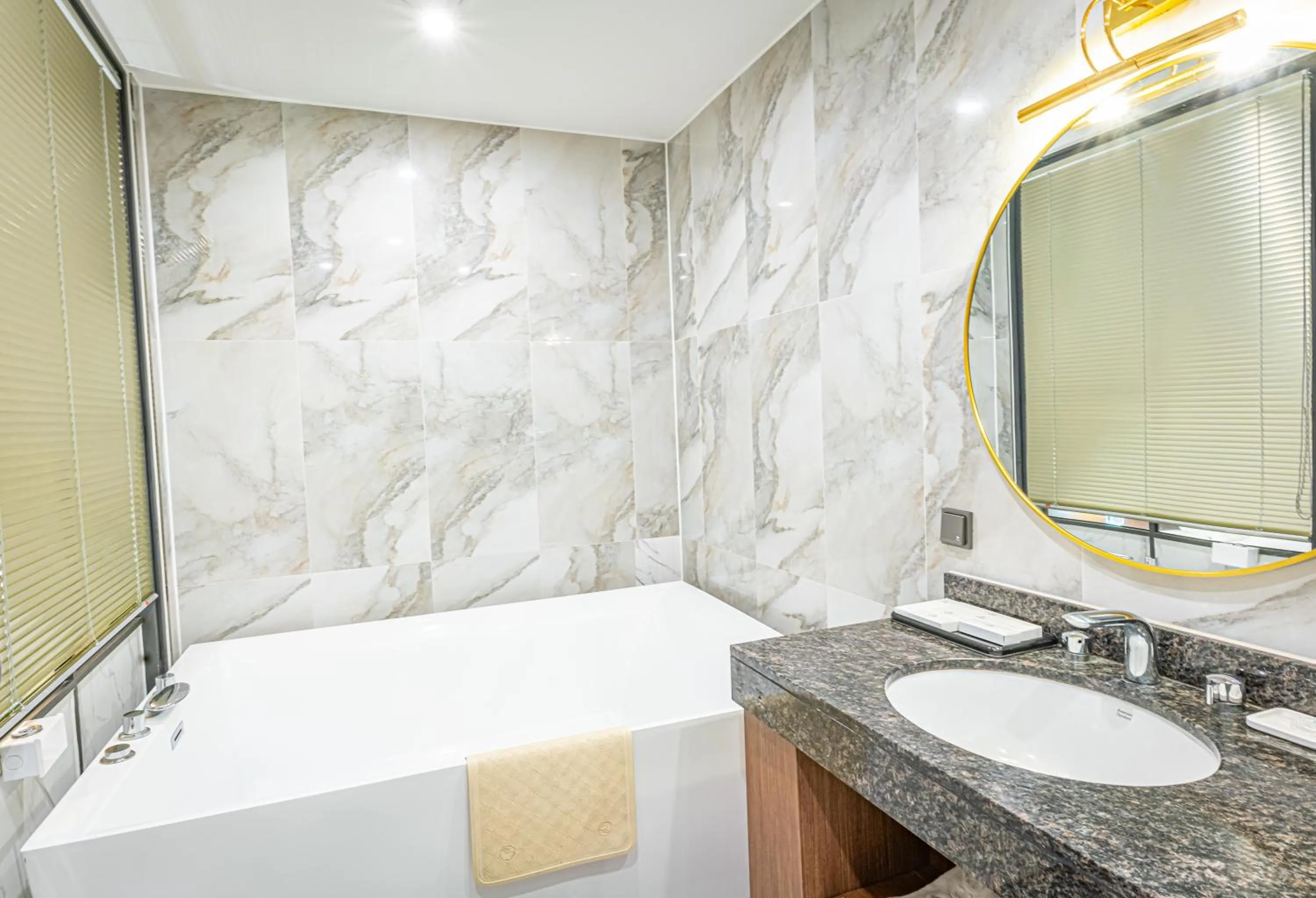 Bathroom in Dyne Oceano Hotel