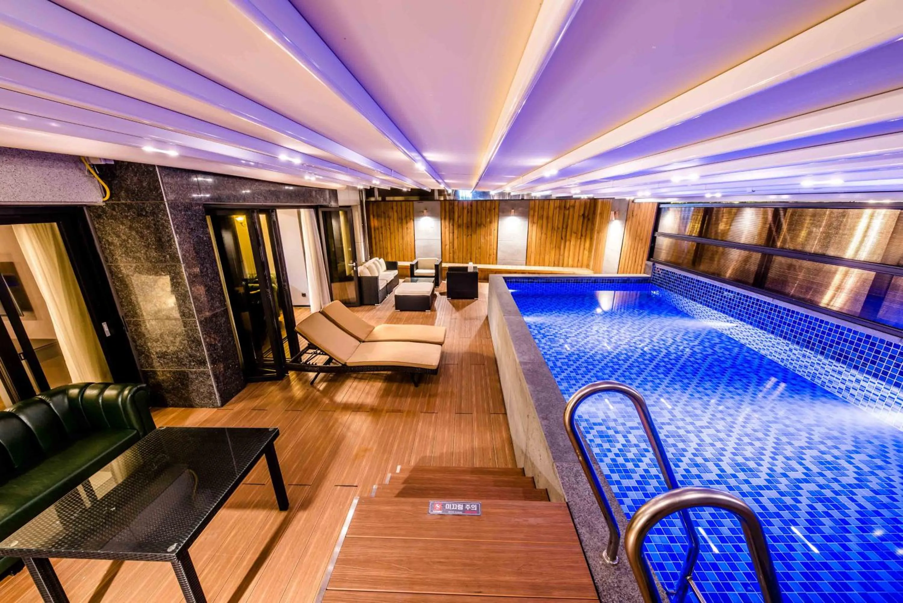 Pool Villa Suite in Dyne Oceano Hotel