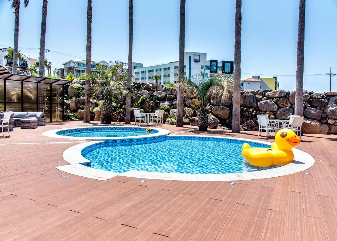 Swimming pool in Dyne Oceano Hotel