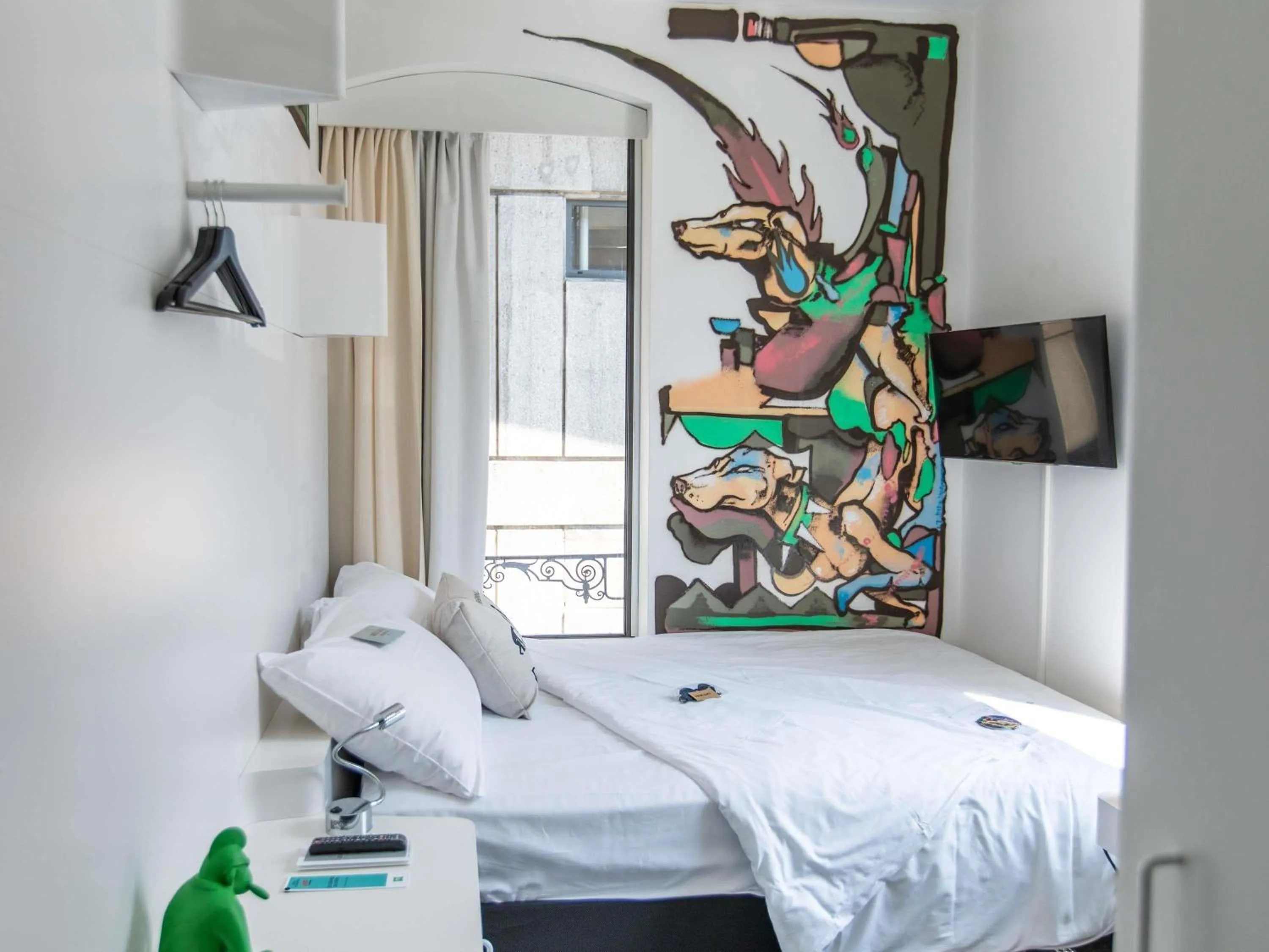 Bedroom, Bed in ibis Styles Lausanne Center MadHouse