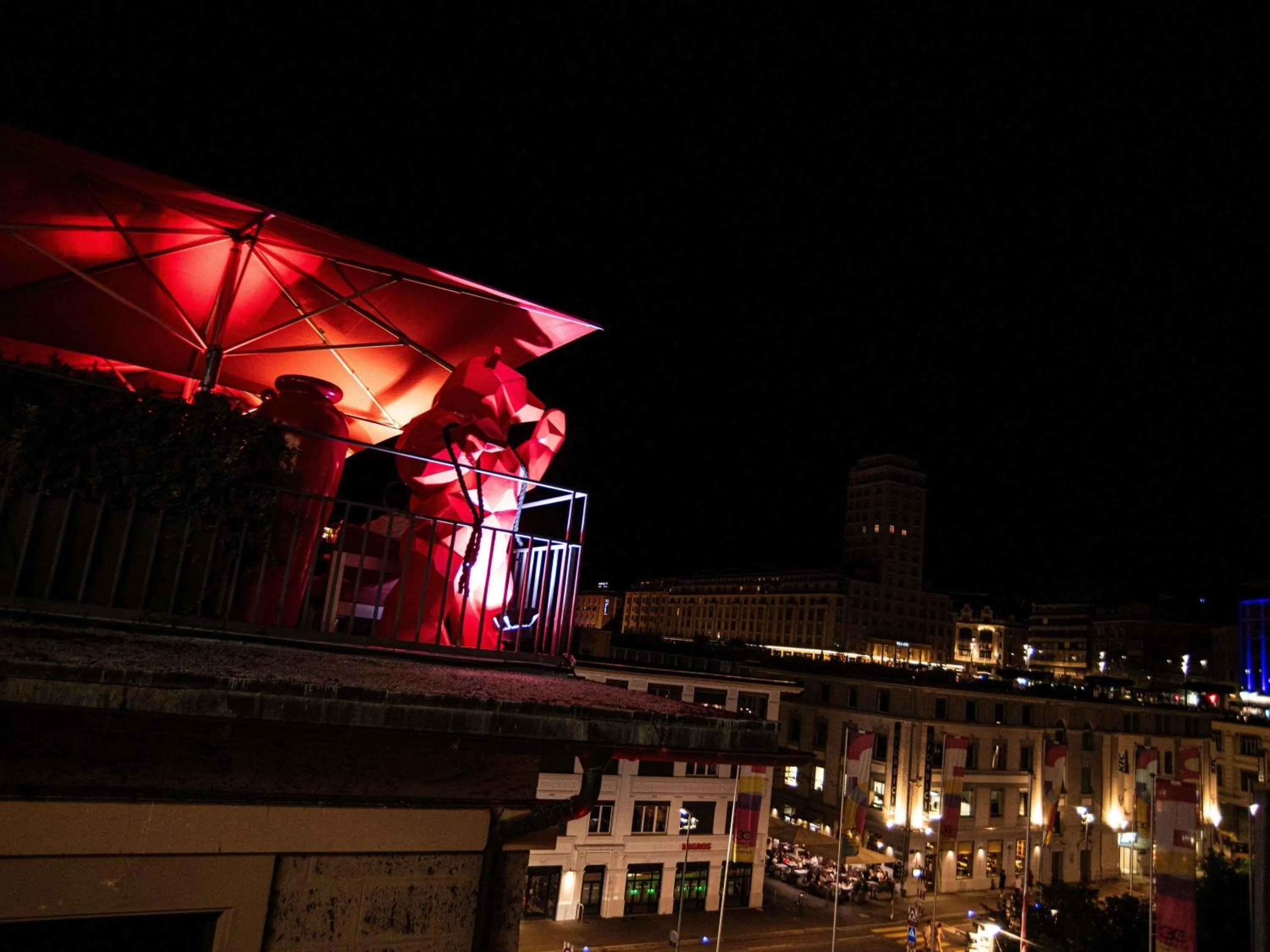 Lounge or bar in ibis Styles Lausanne Center MadHouse