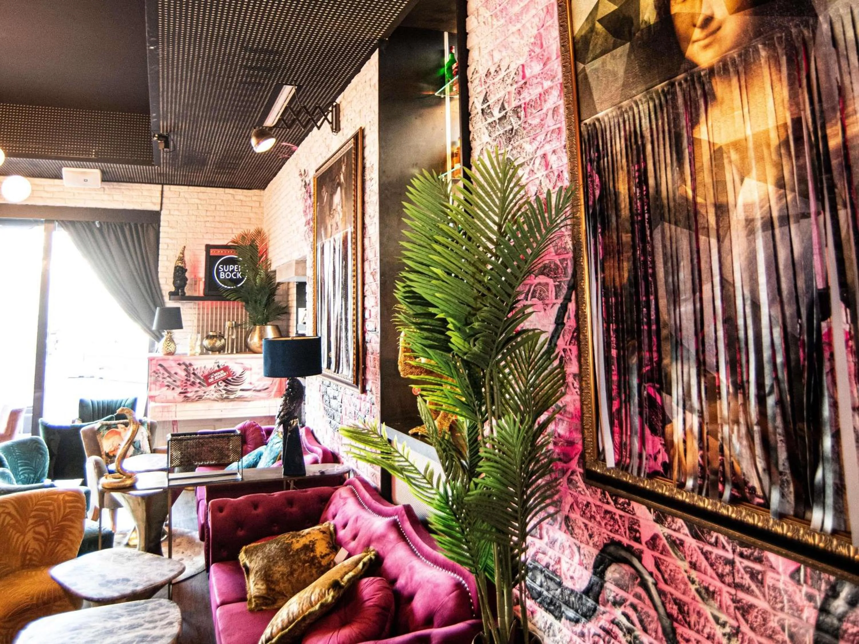 Restaurant/places to eat in ibis Styles Lausanne Center MadHouse