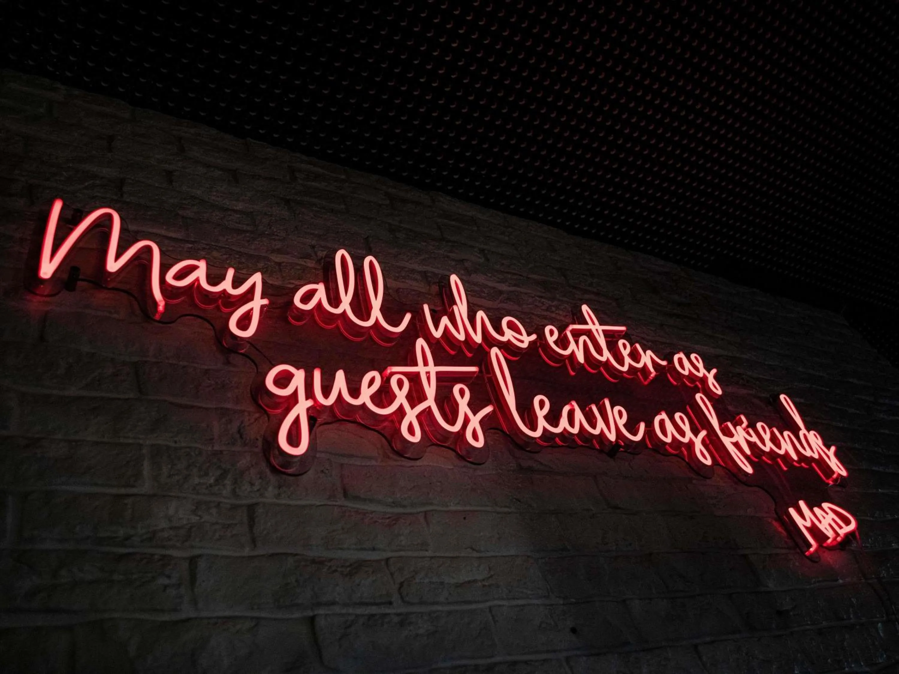 Restaurant/places to eat in ibis Styles Lausanne Center MadHouse