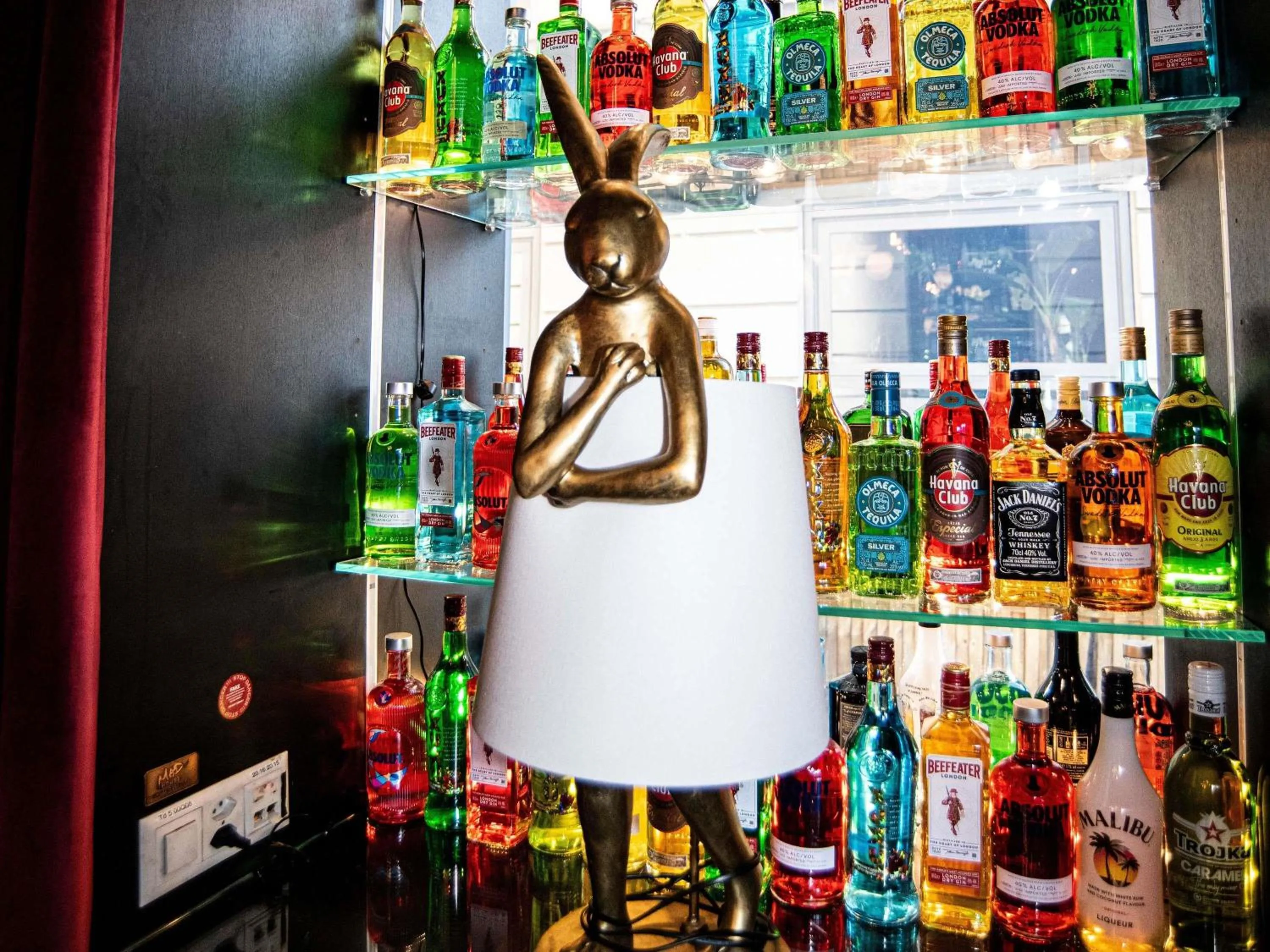 Restaurant/places to eat in ibis Styles Lausanne Center MadHouse