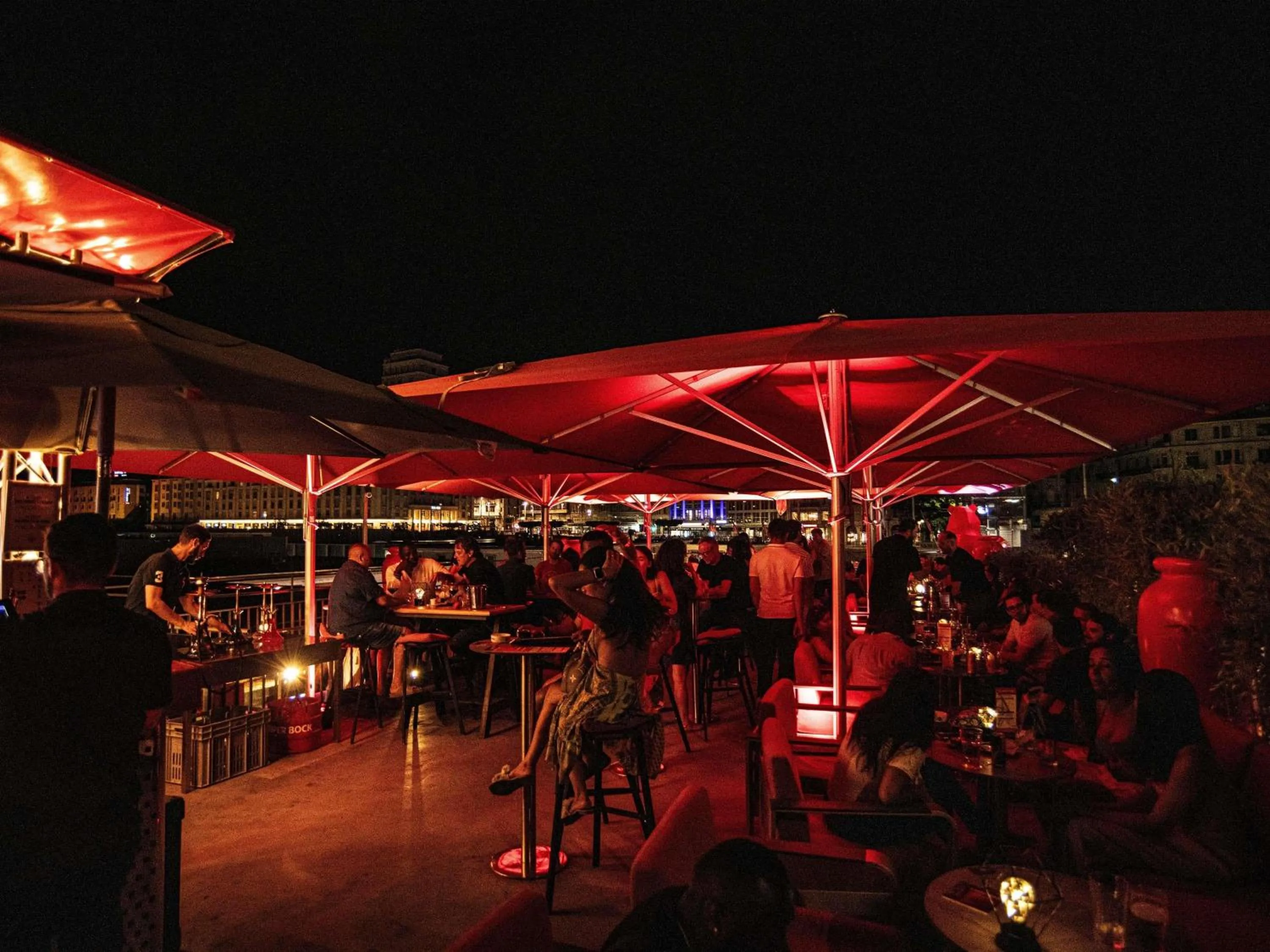 Lounge or bar in ibis Styles Lausanne Center MadHouse