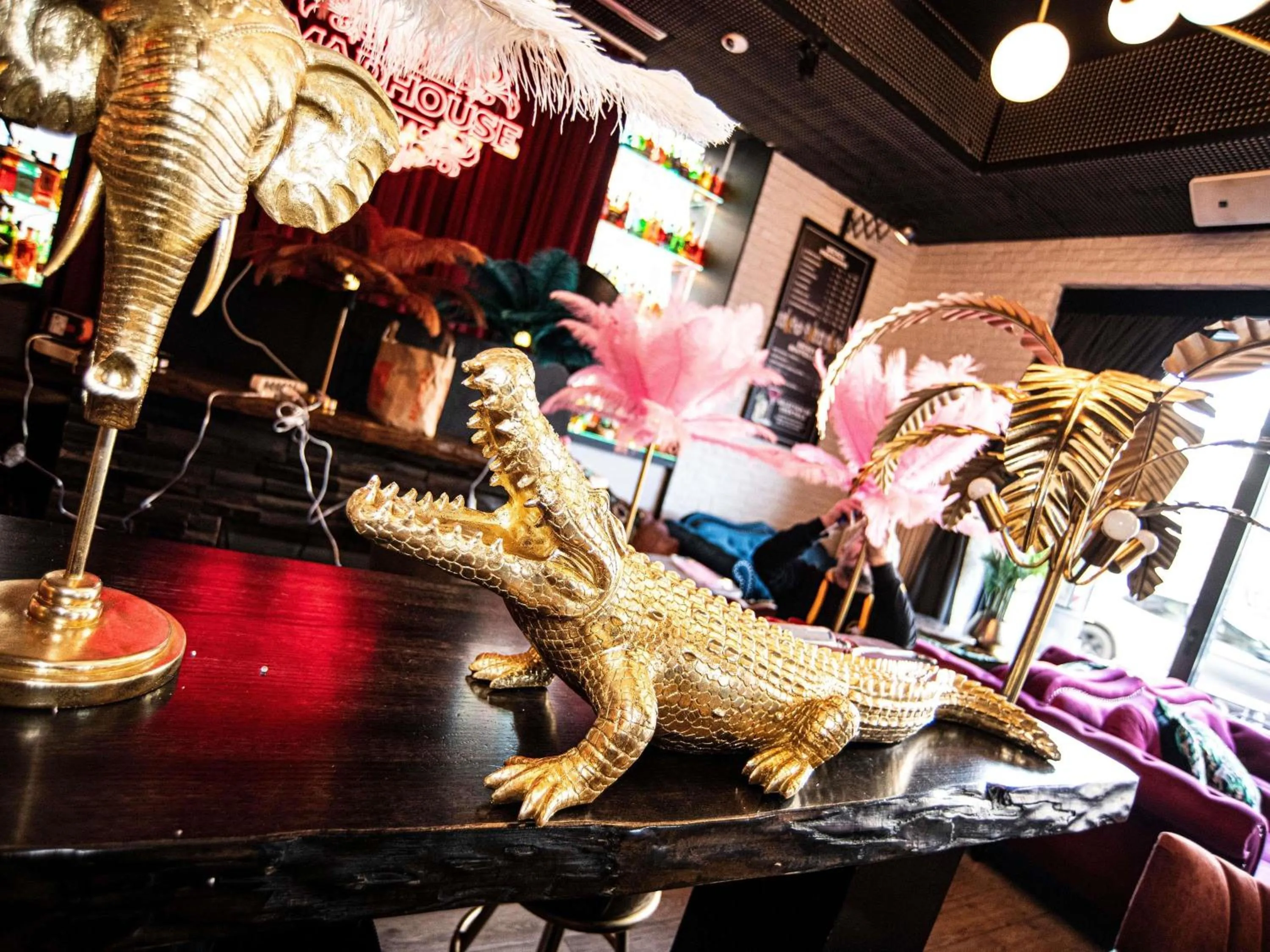 Restaurant/places to eat in ibis Styles Lausanne Center MadHouse