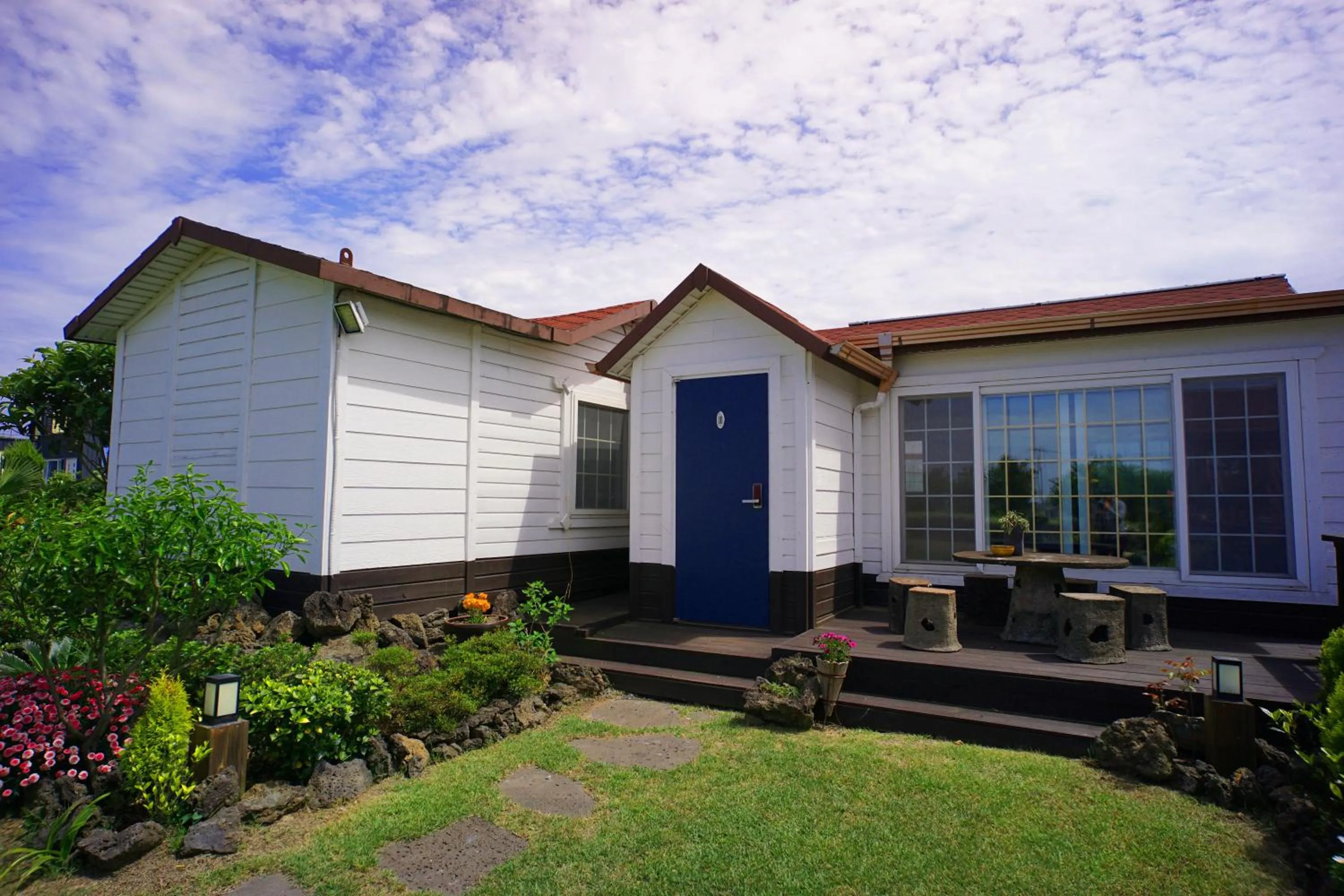 Facade/entrance in Jeju Haepoomdal Pension