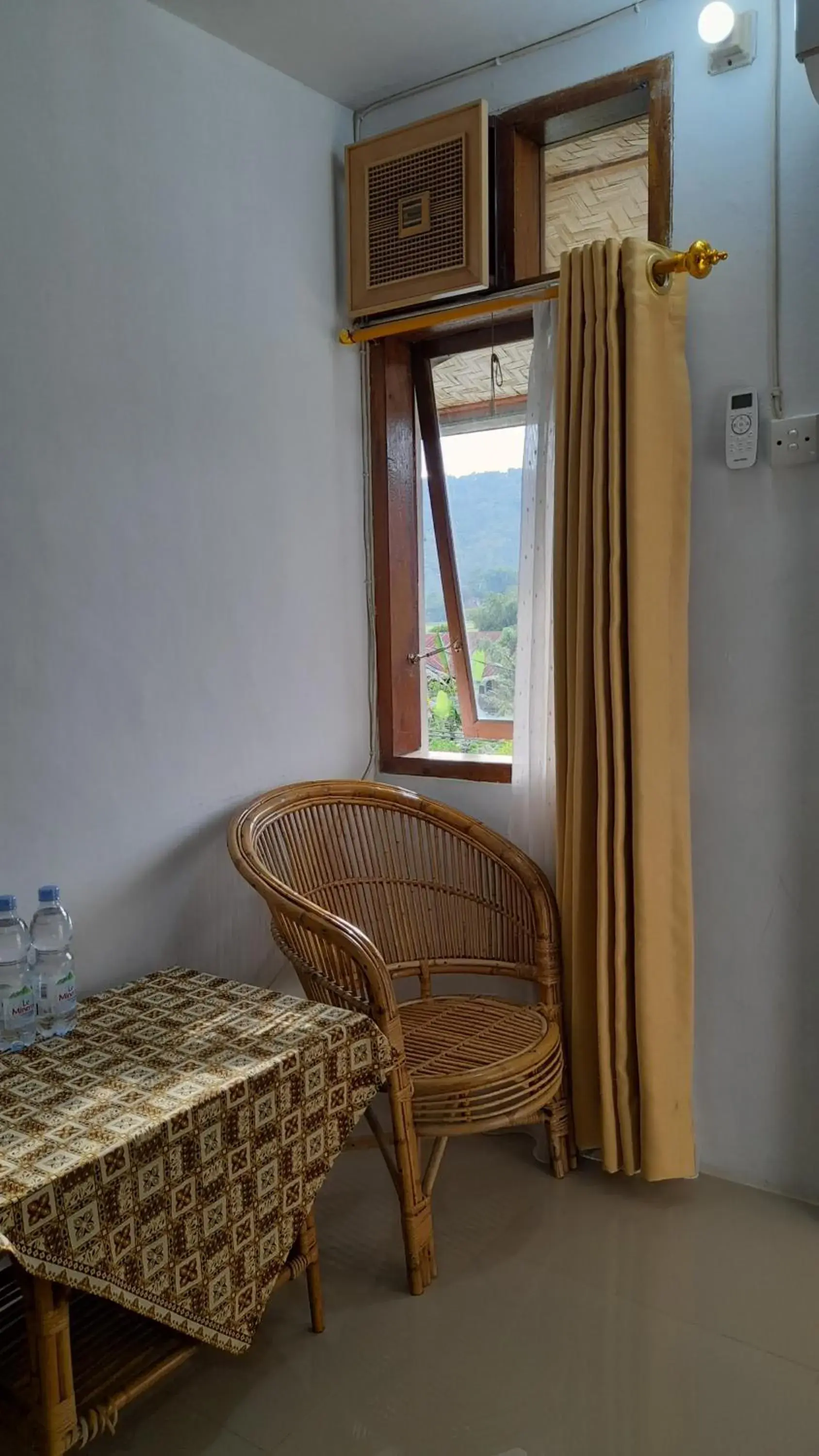 Triple Room in Hotel Pison Triple Room in Hotel Pison