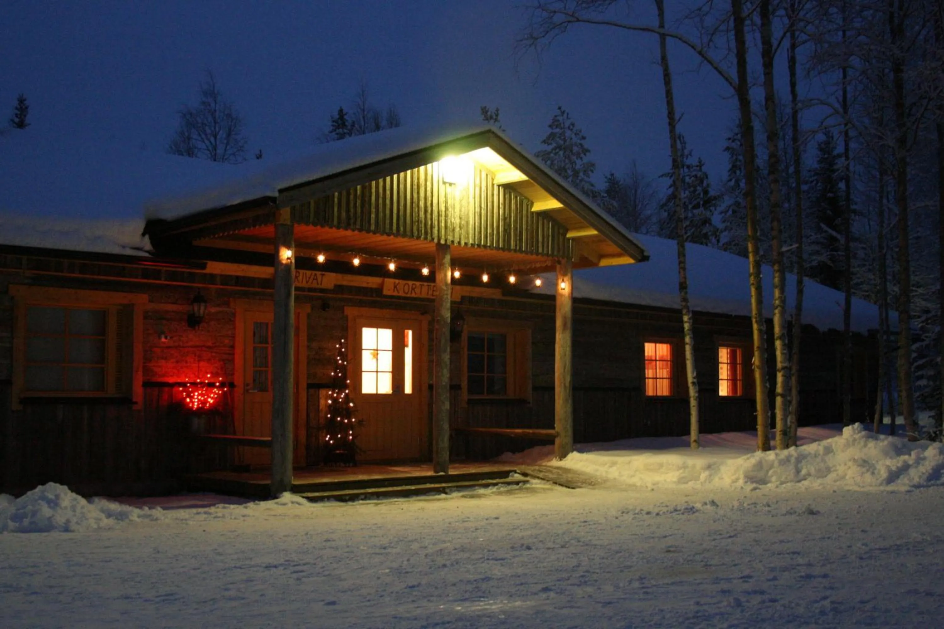 Isokenkäisten Klubi - Wilderness Lodge