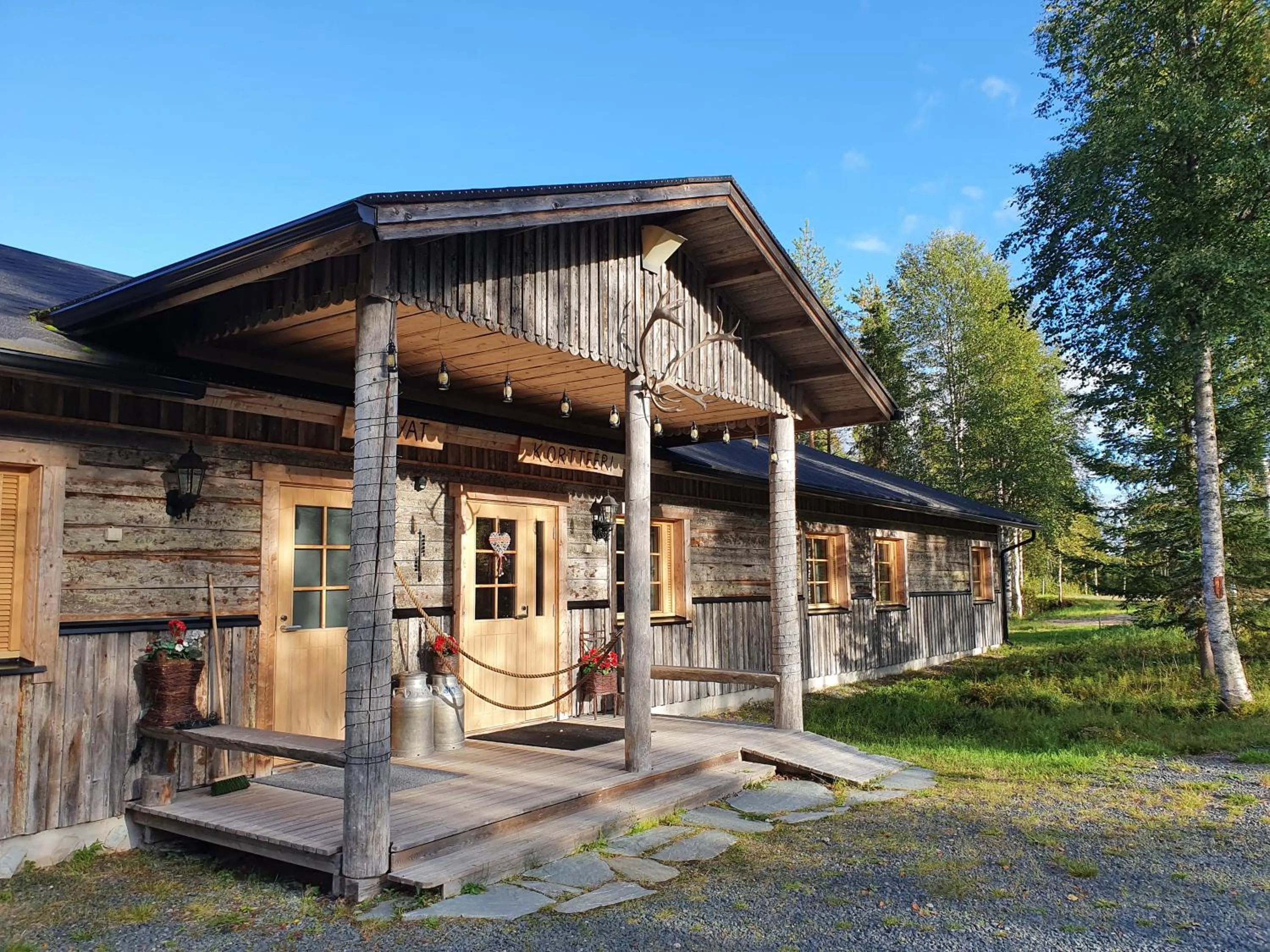 Isokenkäisten Klubi - Wilderness Lodge