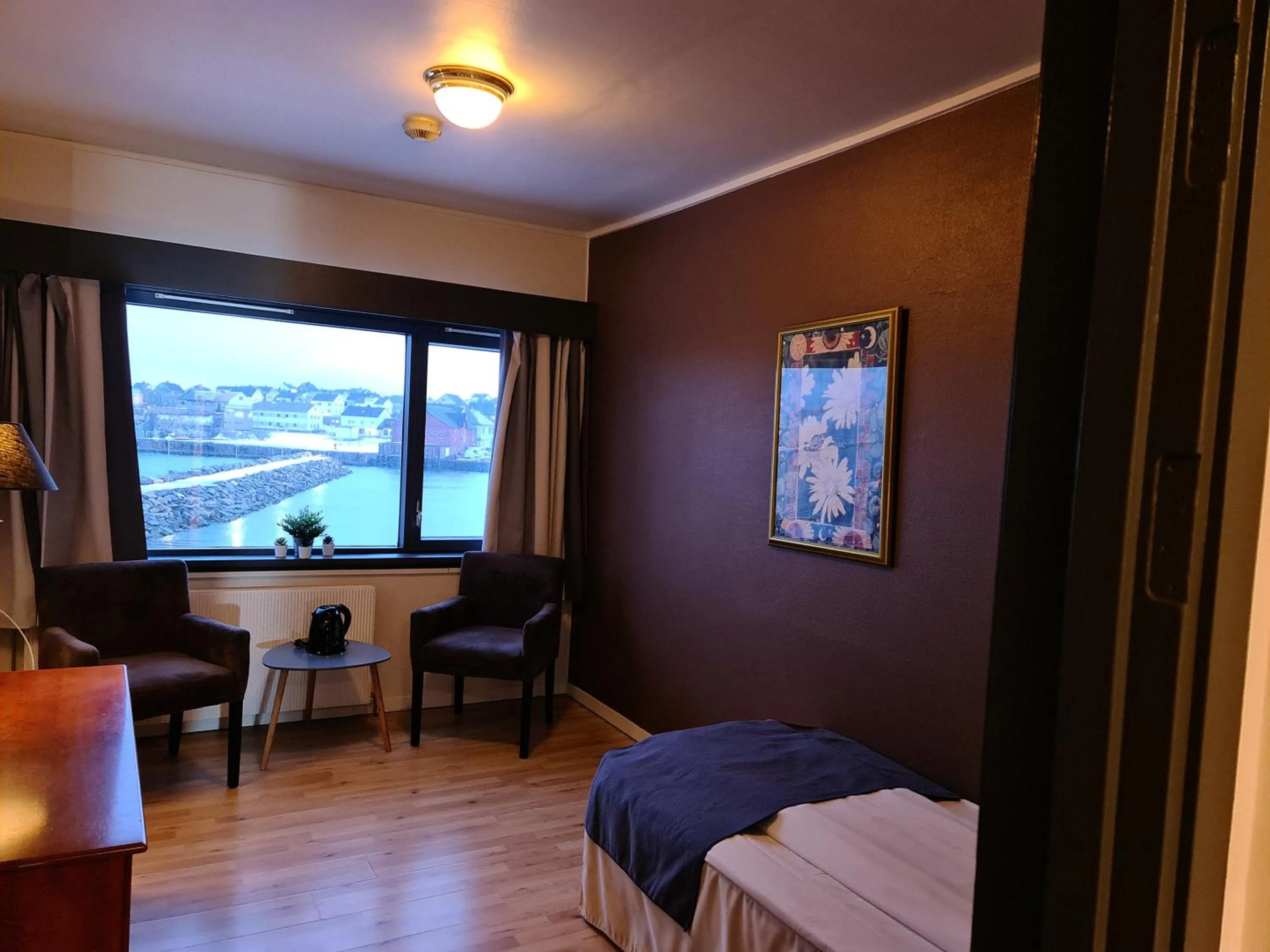 Photo of the whole room in Vardø Hotel