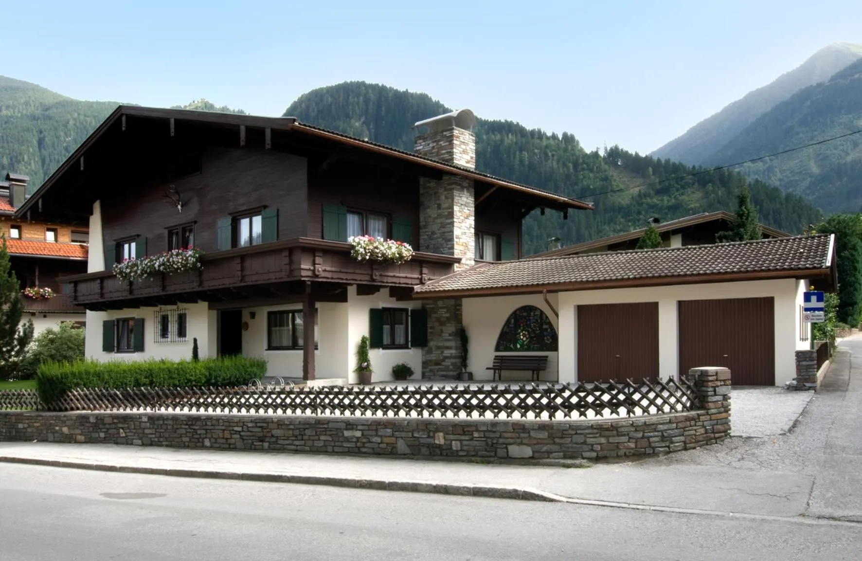 Property building in Jagdhaus