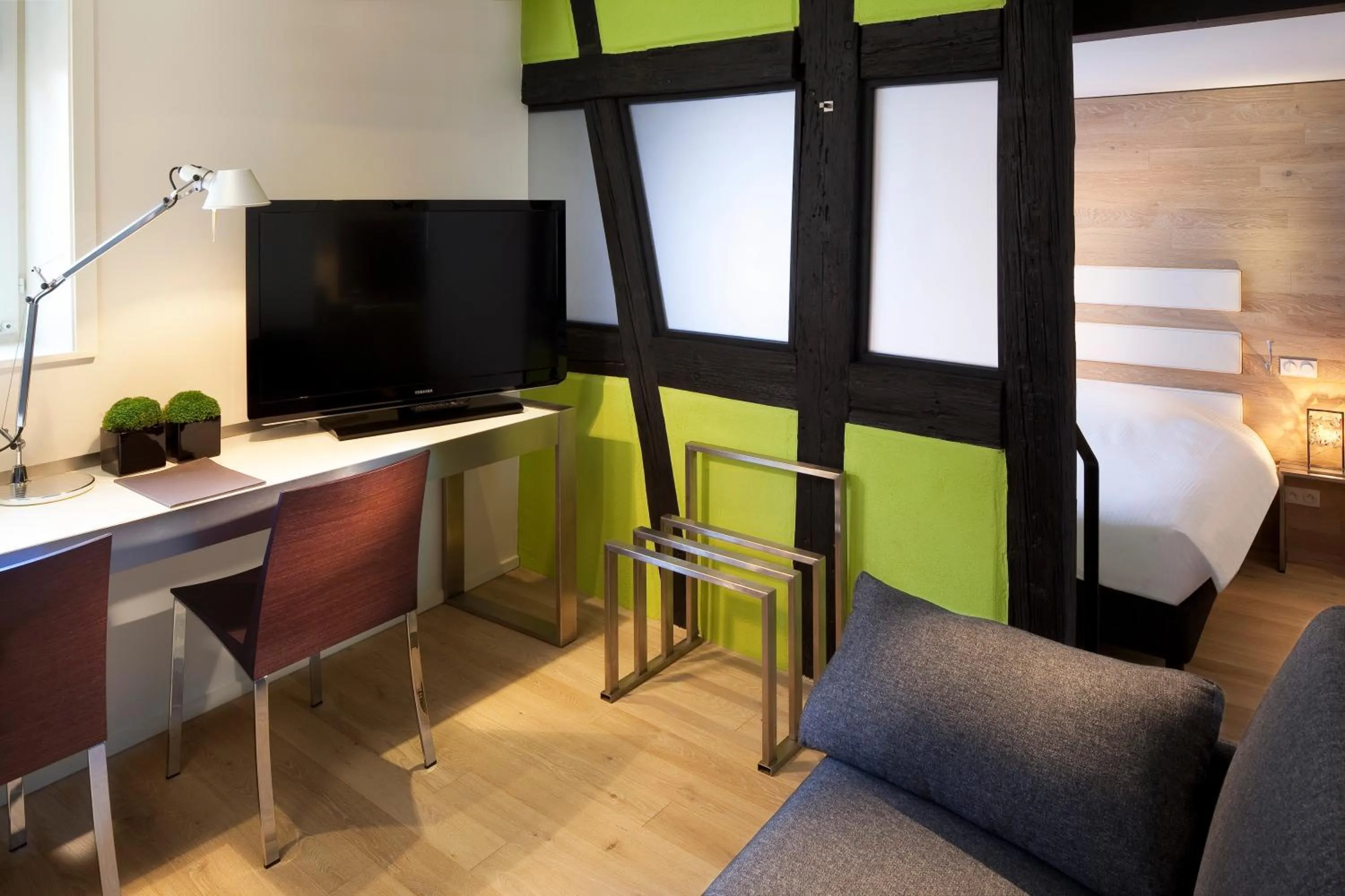 TV and multimedia in Hotel Le Colombier Suites