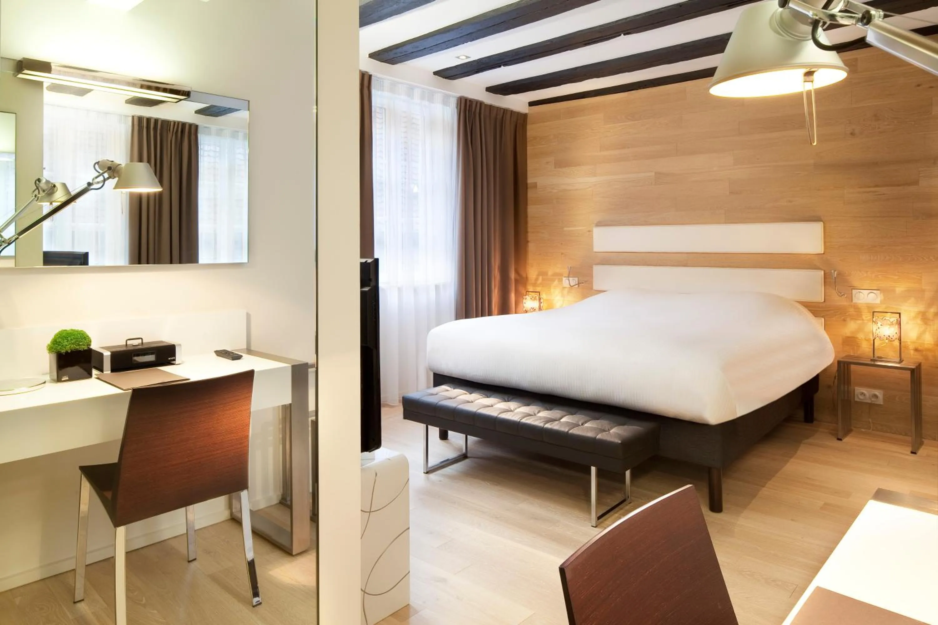 Bed in Hotel Le Colombier Suites