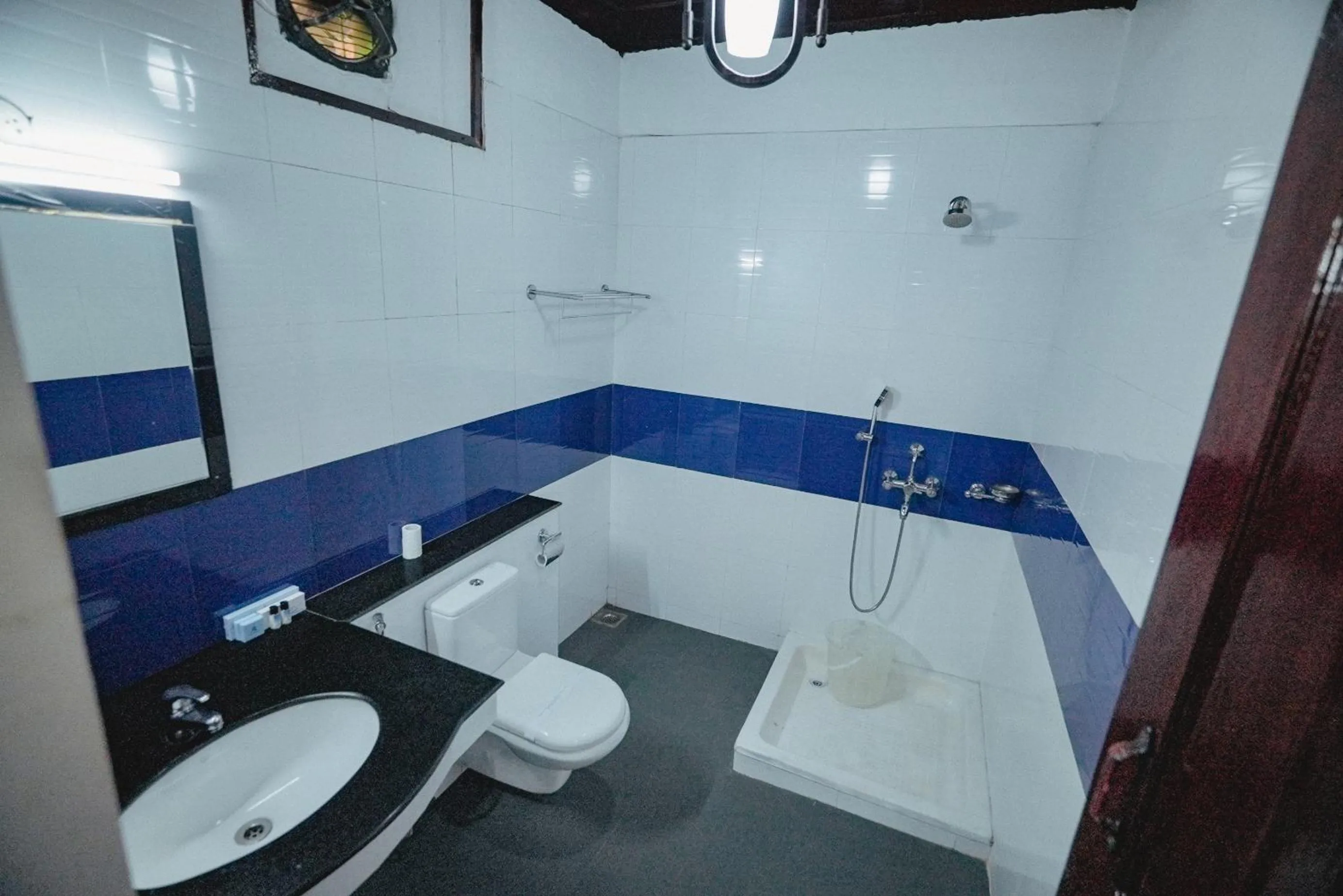 Shower in Raja Park Beach Resort