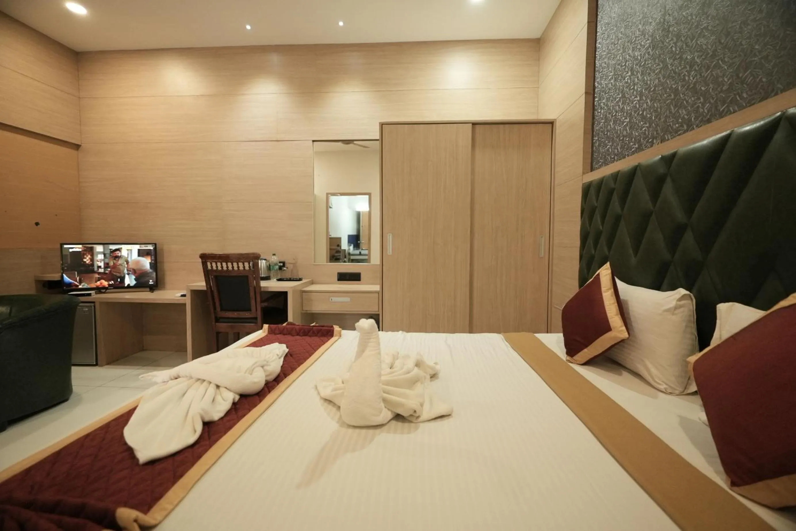 Bed in Raja Park Beach Resort