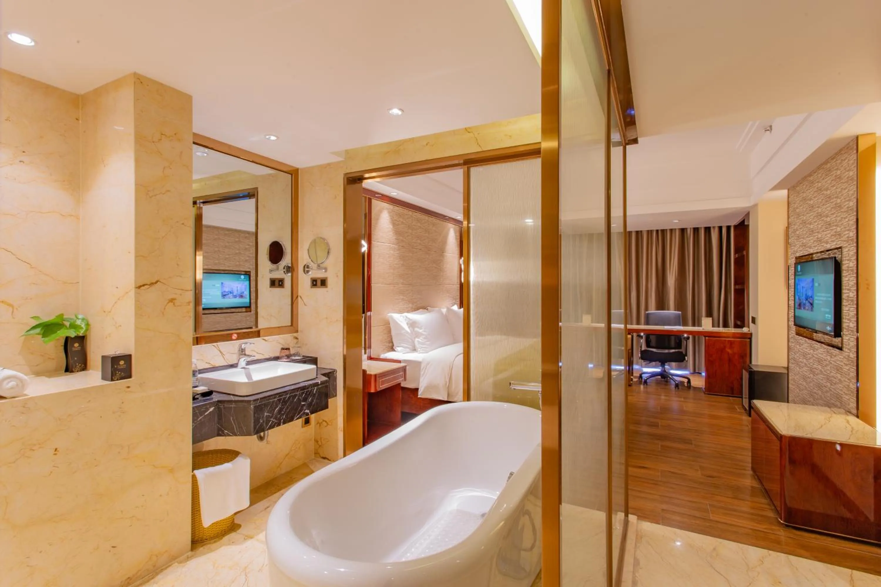 Photo of the whole room, Bed in YueXin Tomorrow Hotel Sanya