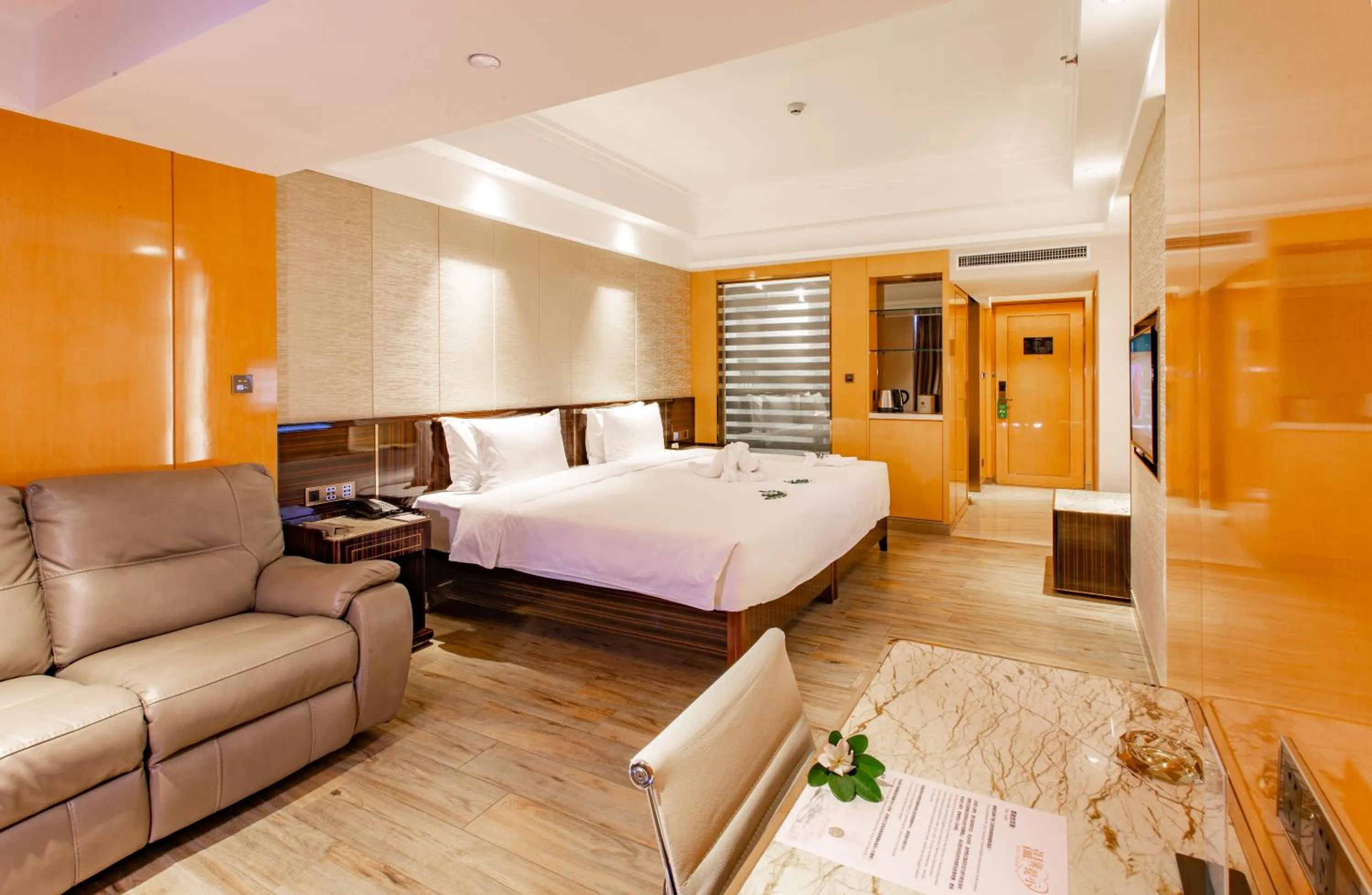 Photo of the whole room, Bed in YueXin Tomorrow Hotel Sanya