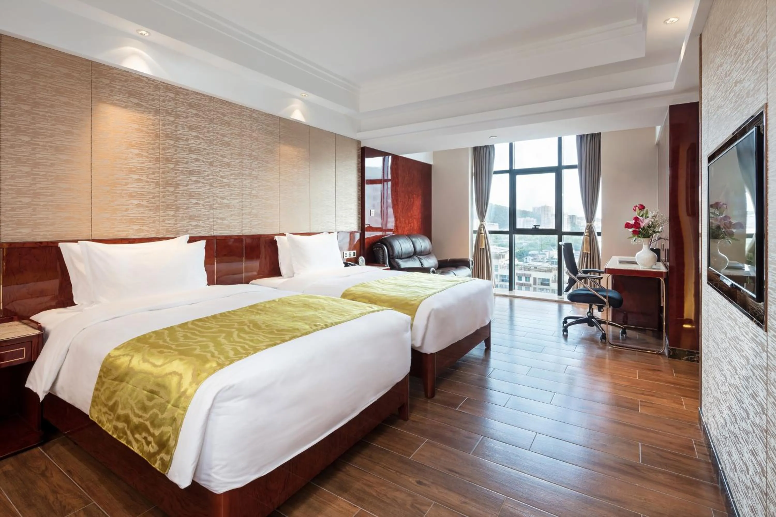 Photo of the whole room, Bed in YueXin Tomorrow Hotel Sanya