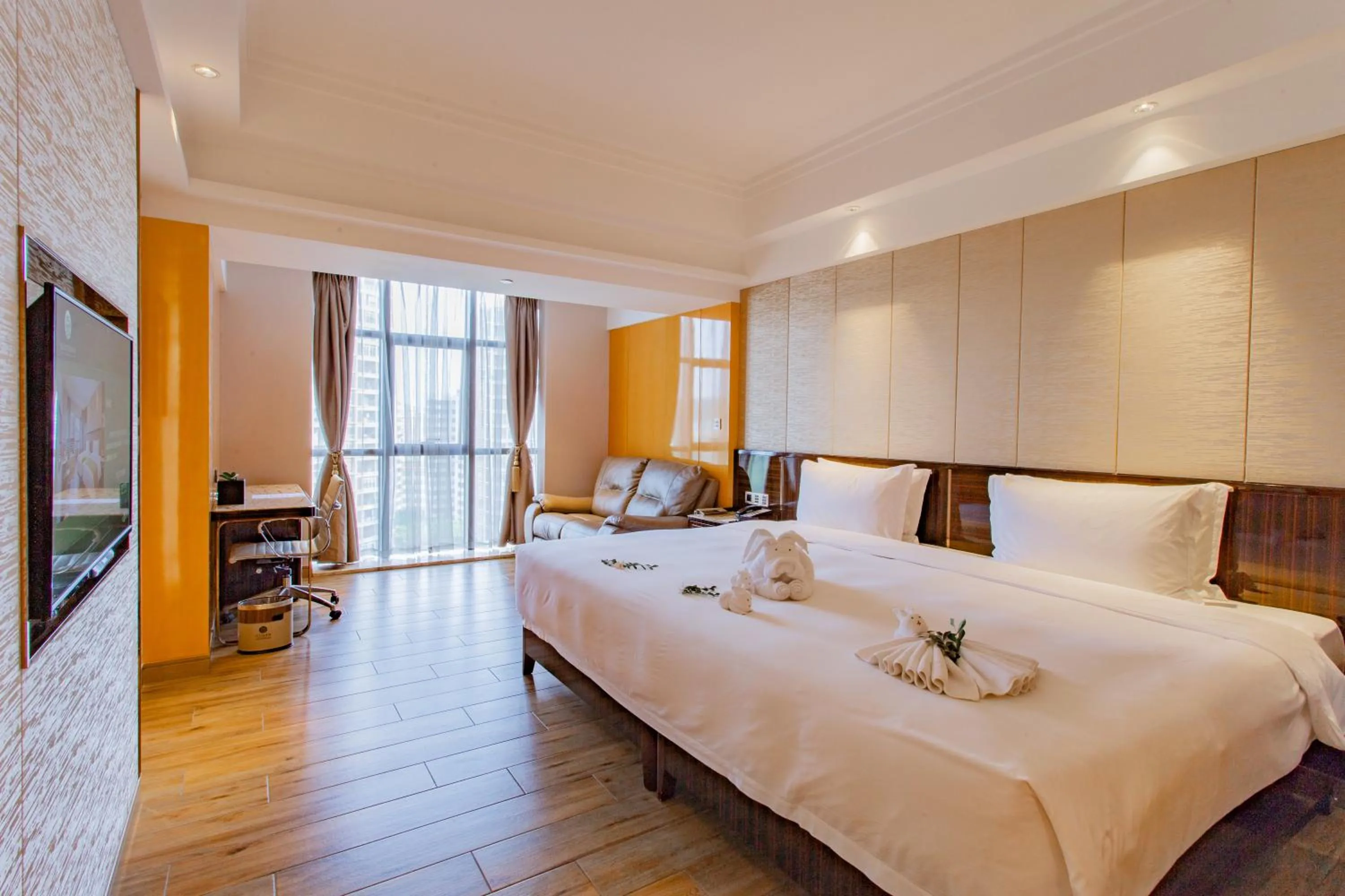 Photo of the whole room, Bed in YueXin Tomorrow Hotel Sanya