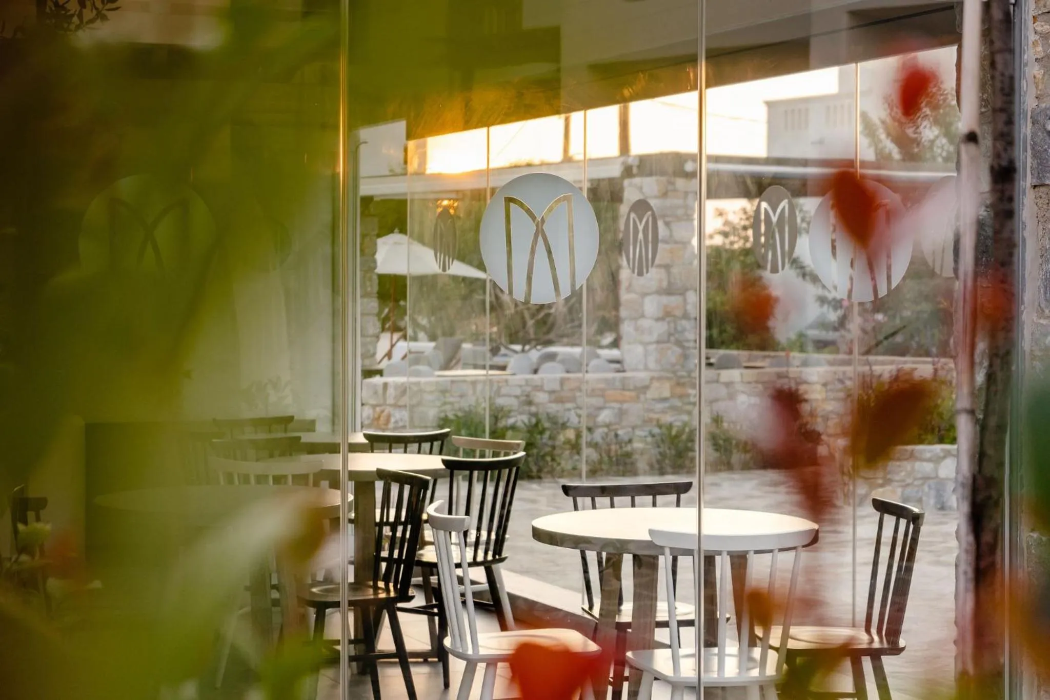 Restaurant/places to eat in Melidron Hotel & Suites