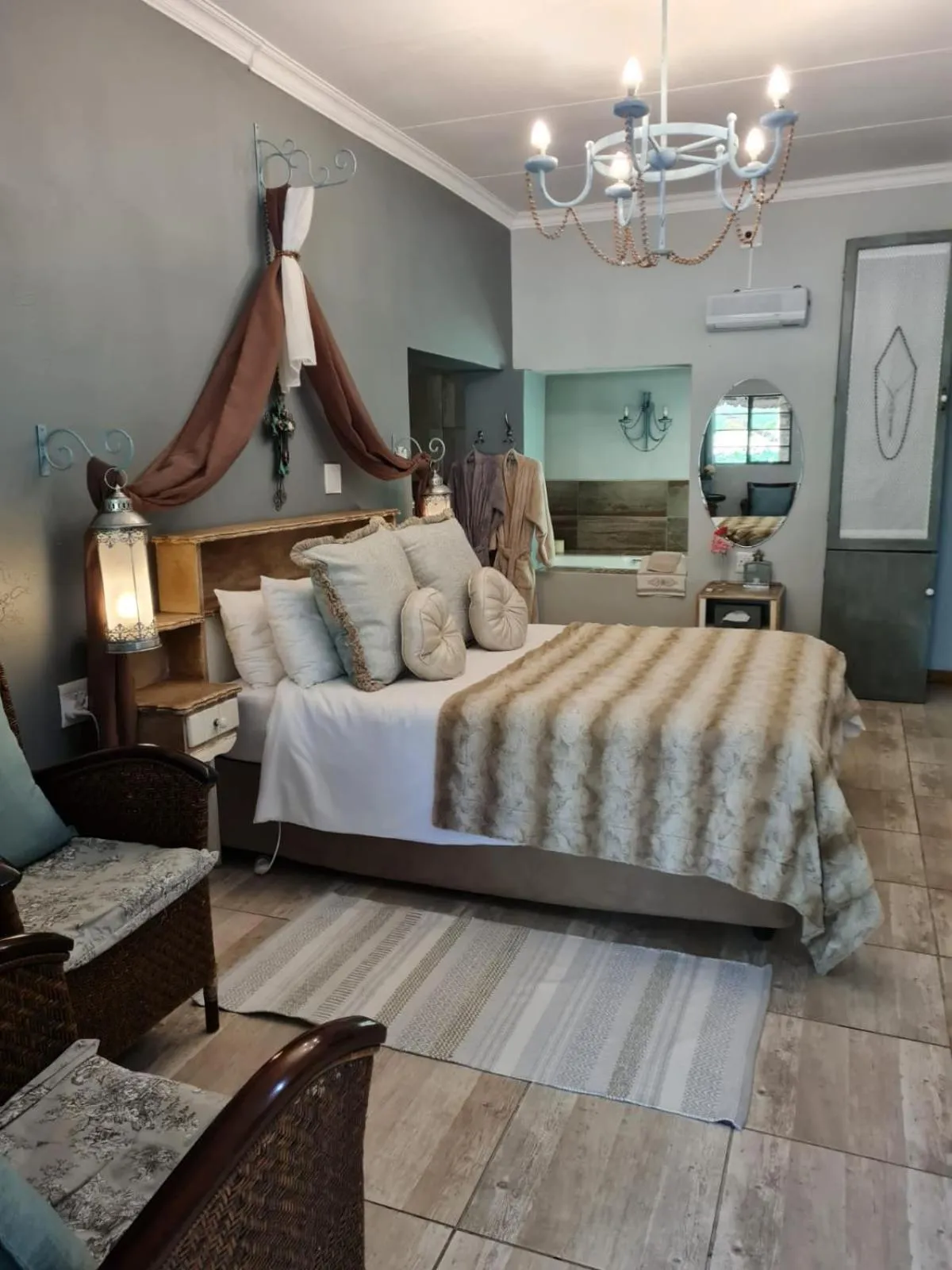 Bedroom, Bed in Little Rock Resort