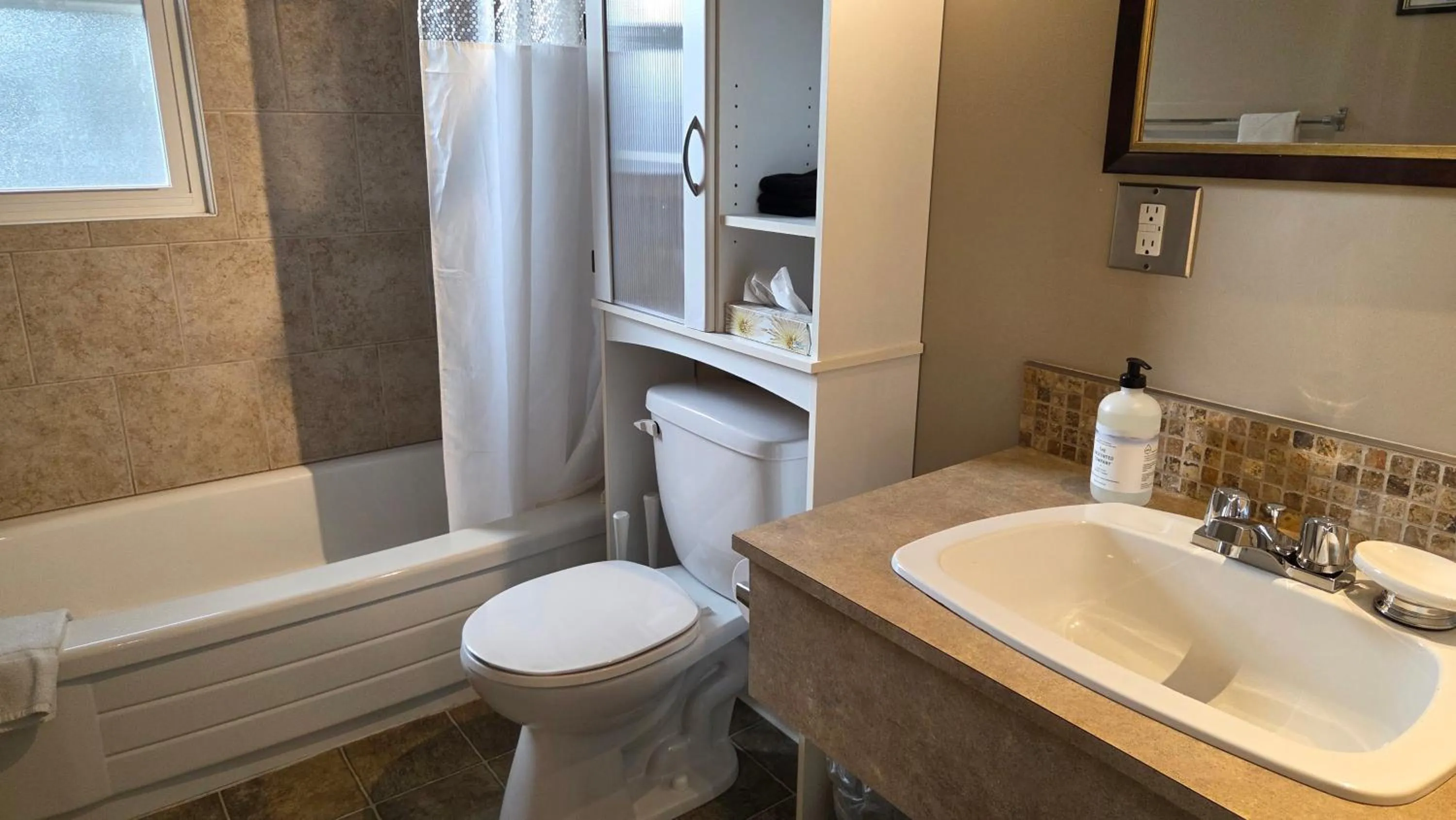 Bathroom in Lido Motel